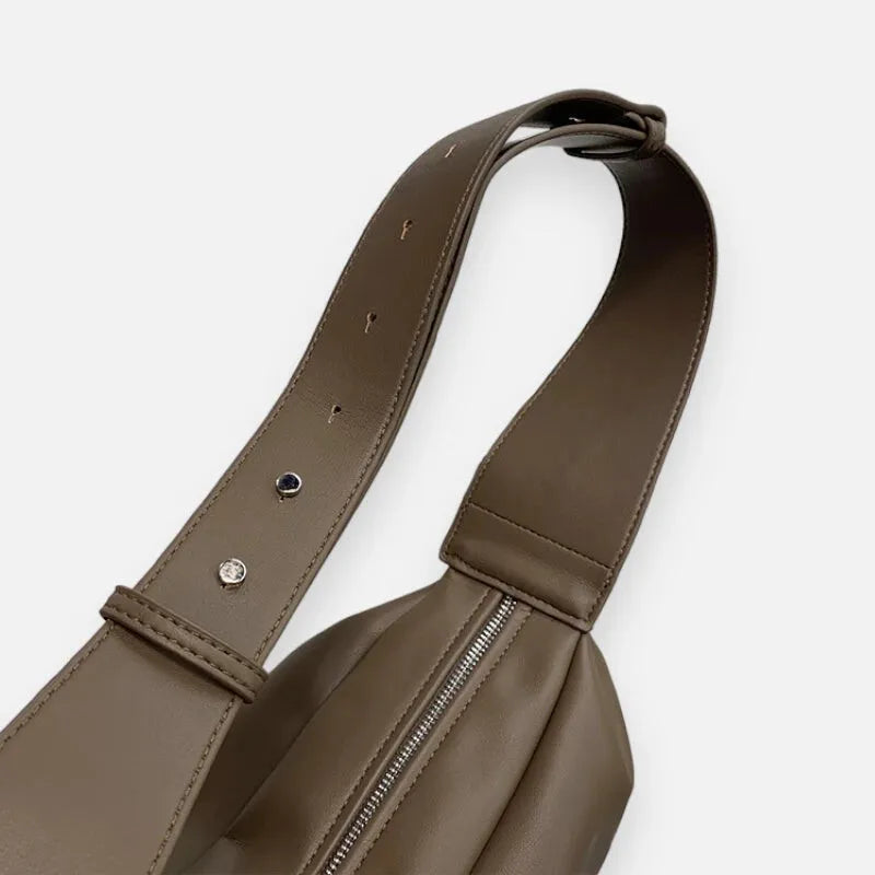 Sac à main banane en cuir chic Bernadette