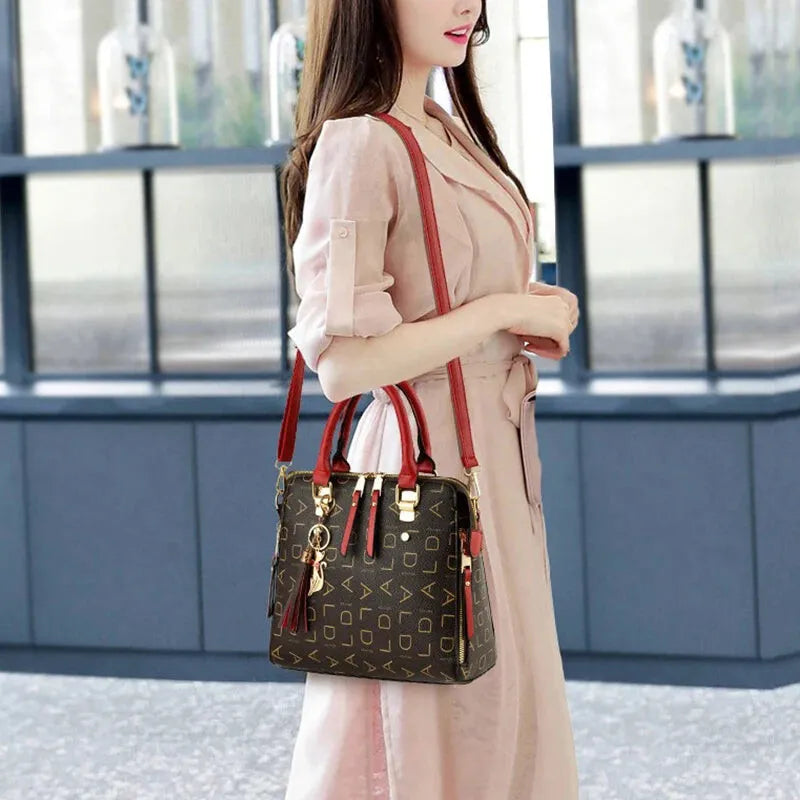 Sac à main bandoulière avec son charms chat doré Émilie