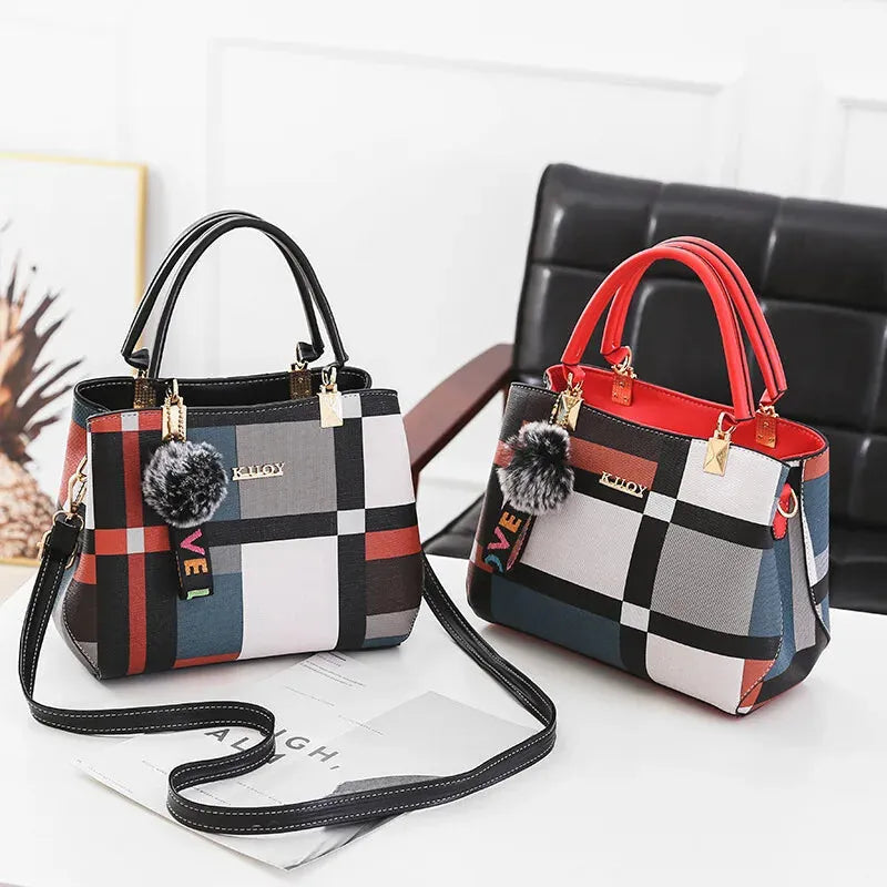 Sac à main bandoulière avec son charms pompon Livia