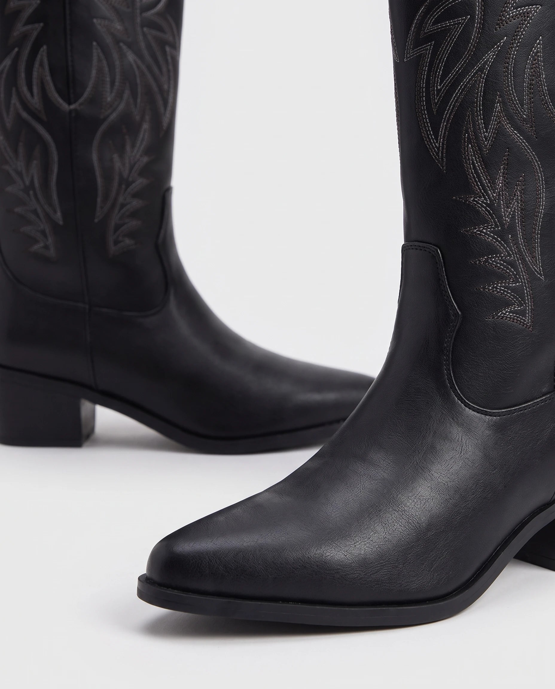 Bottes santiags mi-mollet brodées en simili Prudence — Noir, packshot vue complémentaire