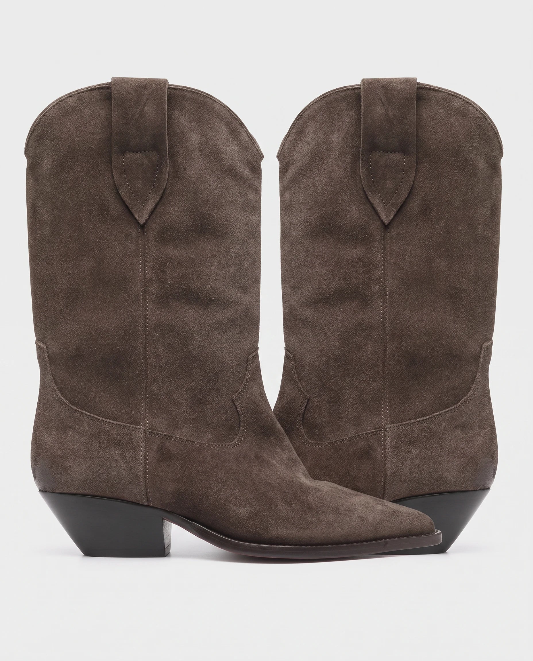 Bottes santiags mi-mollet en suédine Flavienne — Chocolat, paire vue de face studio