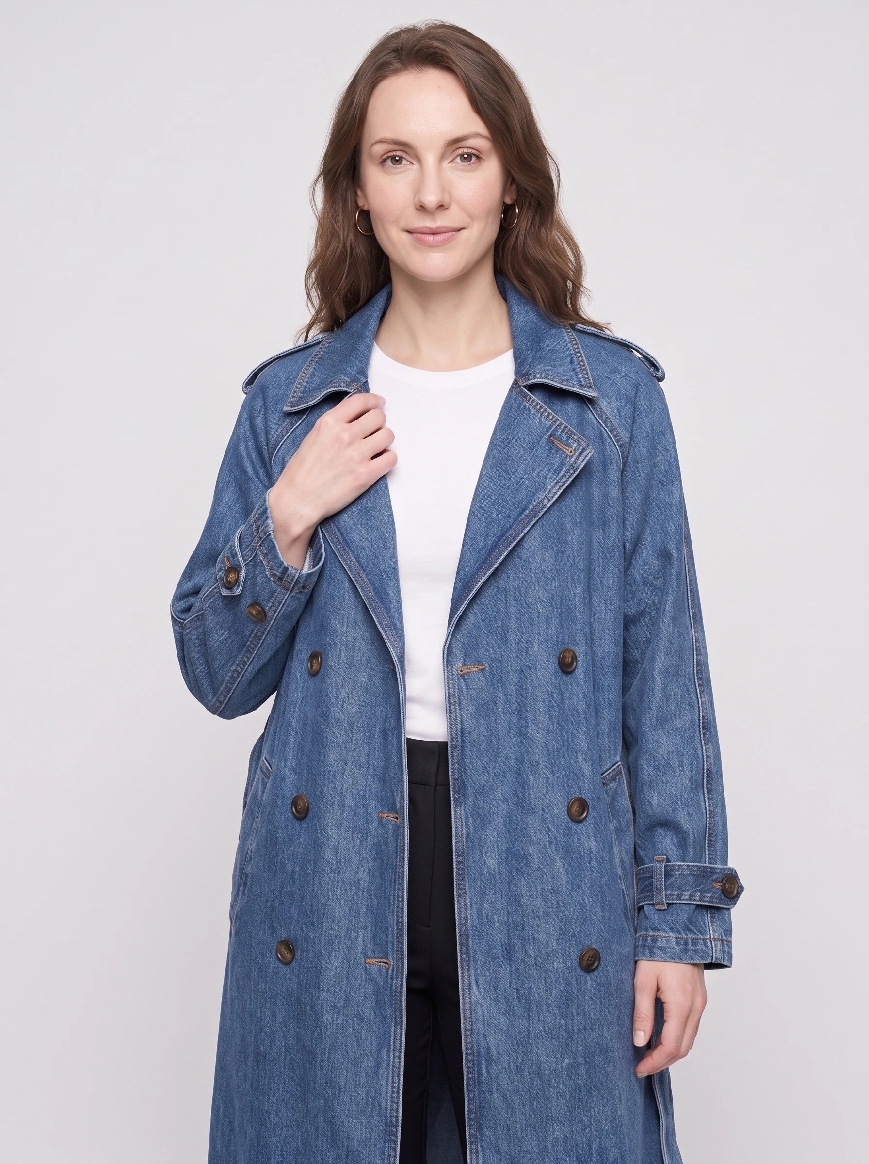 Trench en jean bleu denim Noélie, plan rapproché sur les revers