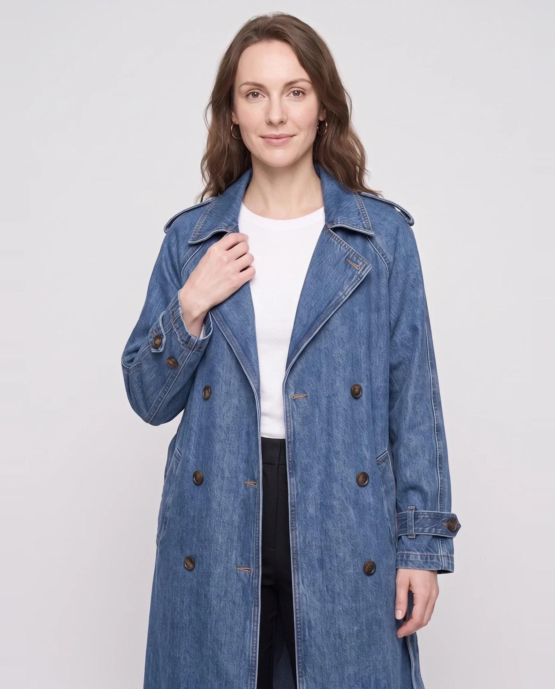 Trench en jean bleu denim Noélie, plan rapproché sur les revers