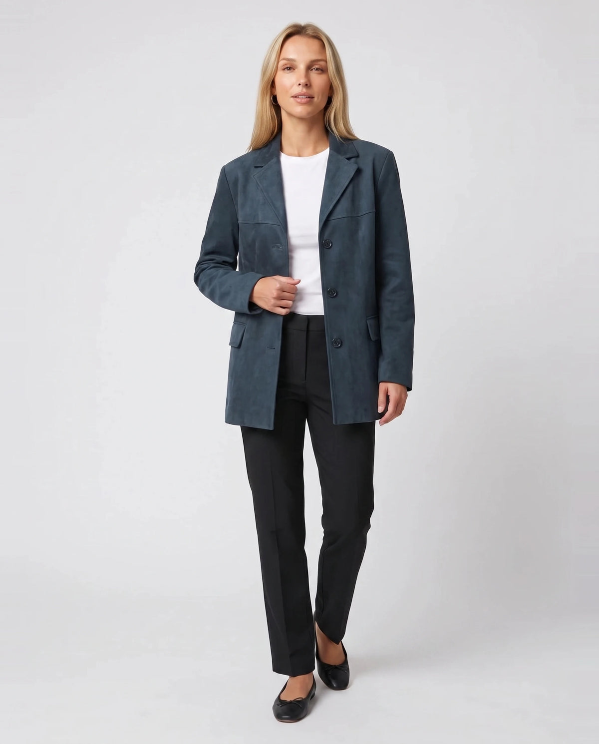 Oversize-Blazerjacke aus Veloursimitat in Petrolblau Clothilde, Vorderansicht im Studio