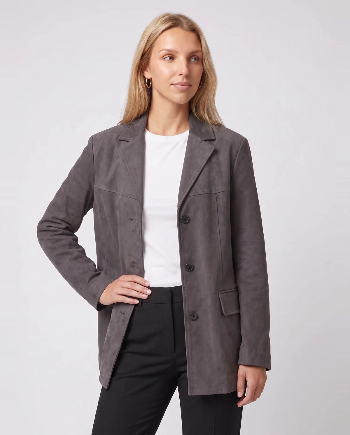 Oversize-Blazerjacke aus Veloursimitat in Anthrazitgrau Clothilde, Nahaufnahme im Studio
