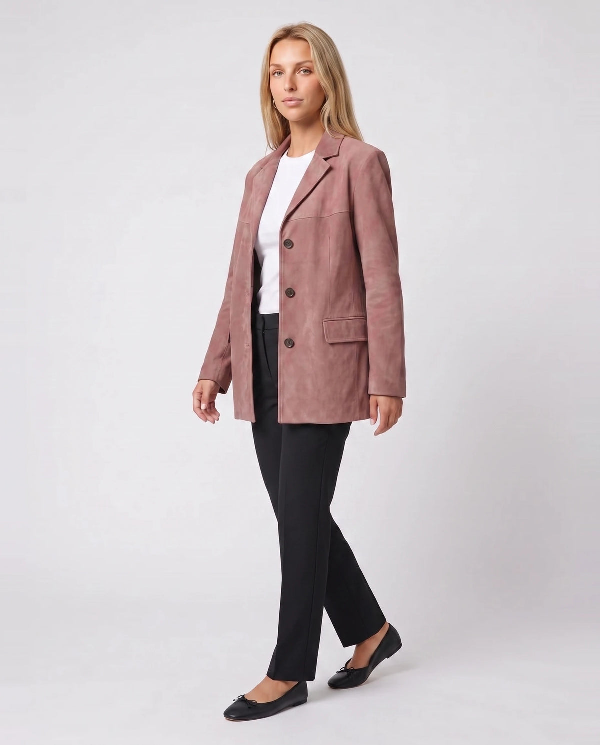 Blazerjacke aus Veloursimitat in Altrosa Clothilde, Dreiviertelansicht im Studio