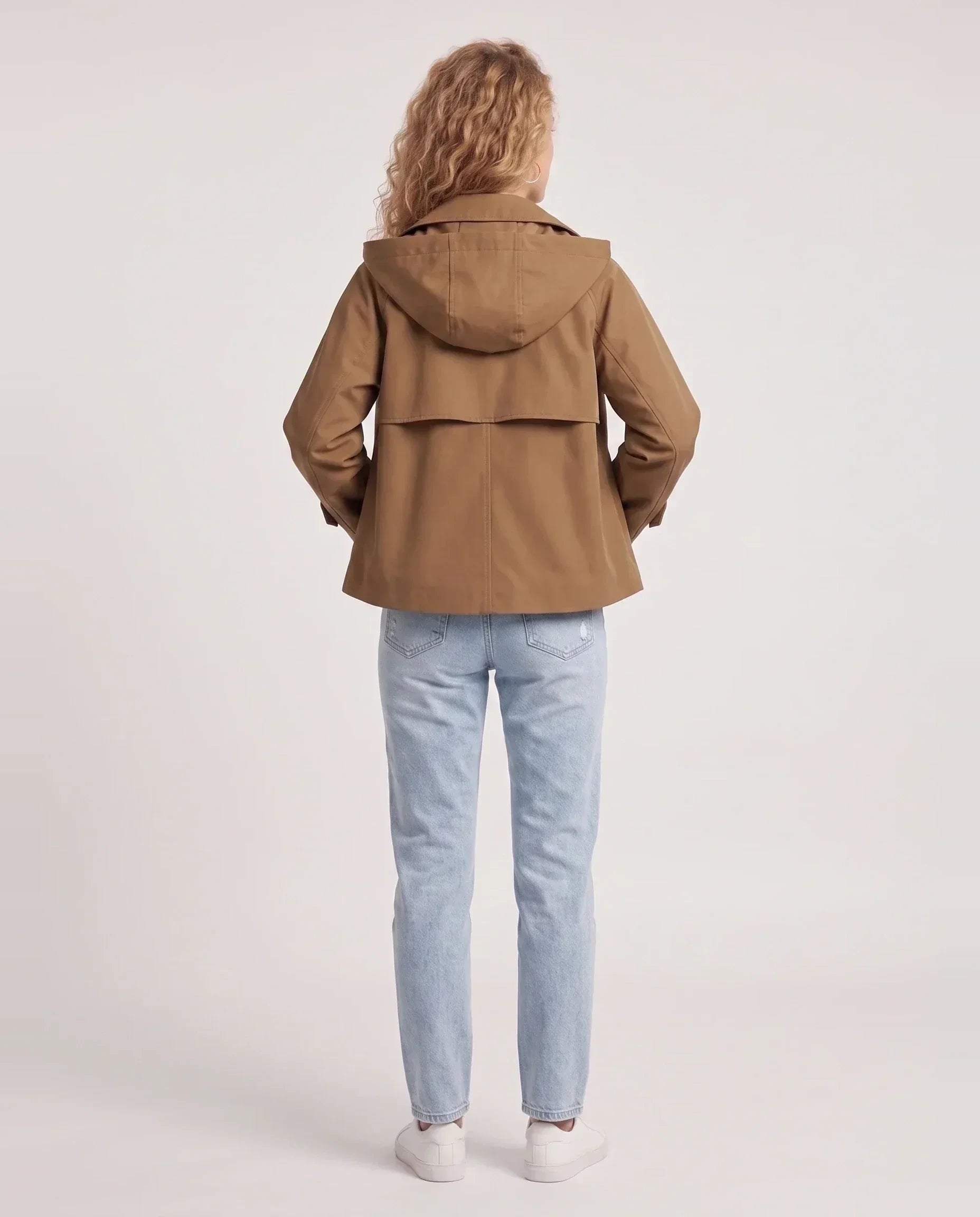 Veste à capuche brun Georgette, vue de dos en studio