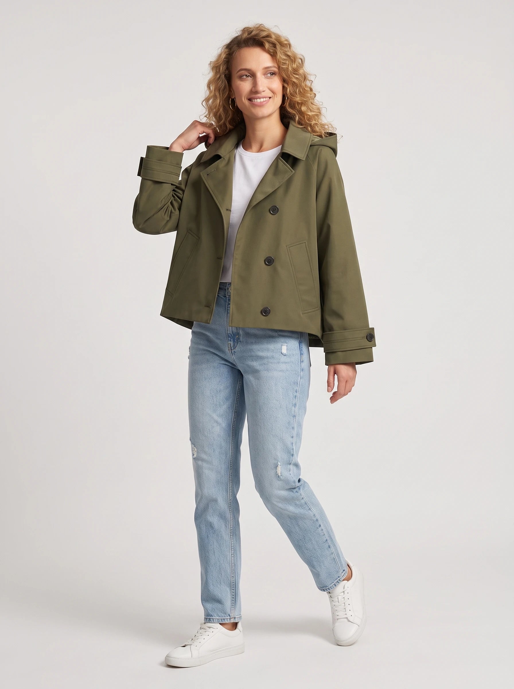 Veste courte à capuche vert armée Georgette, vue de face en studio