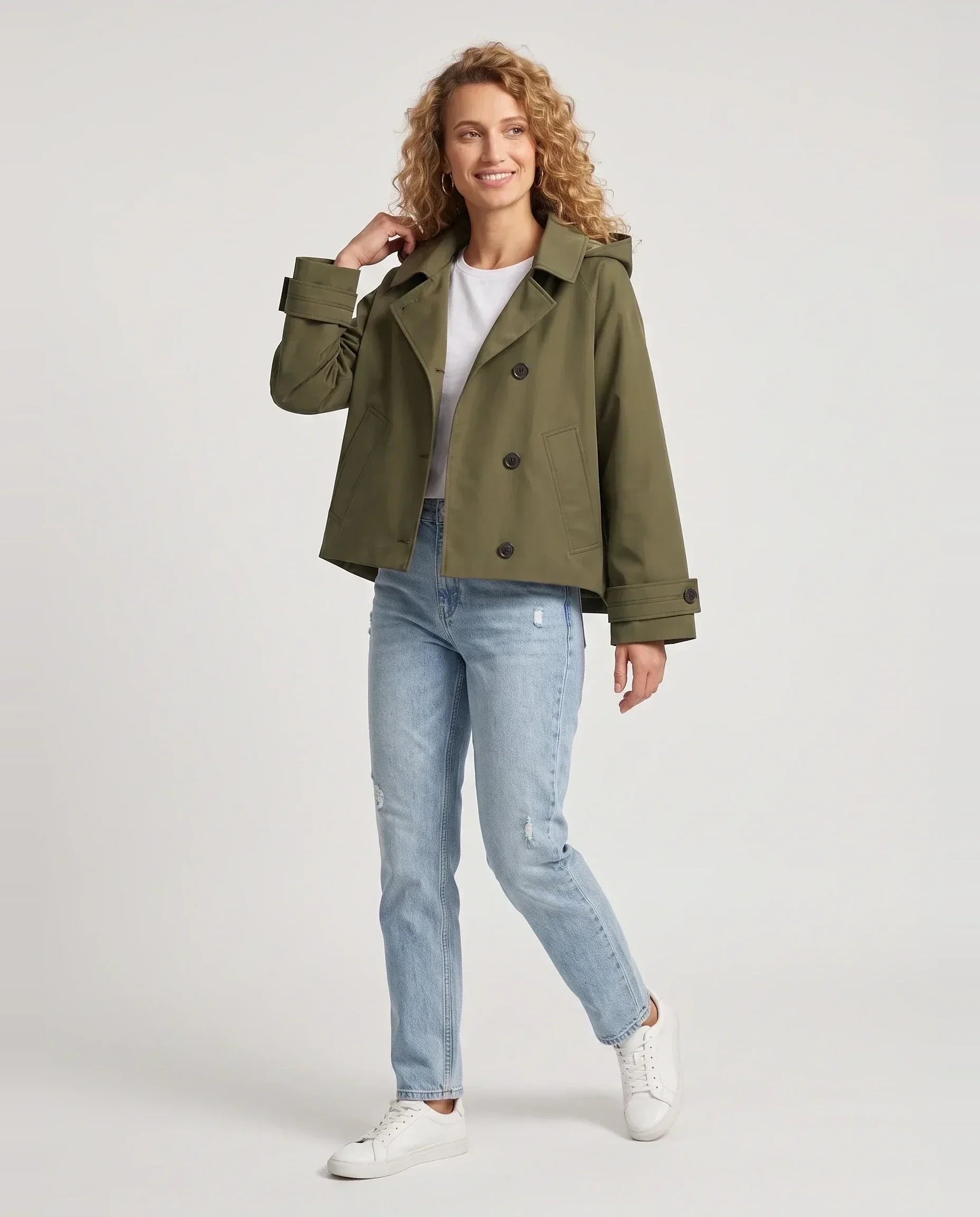 Veste courte à capuche vert armée Georgette, vue de face en studio