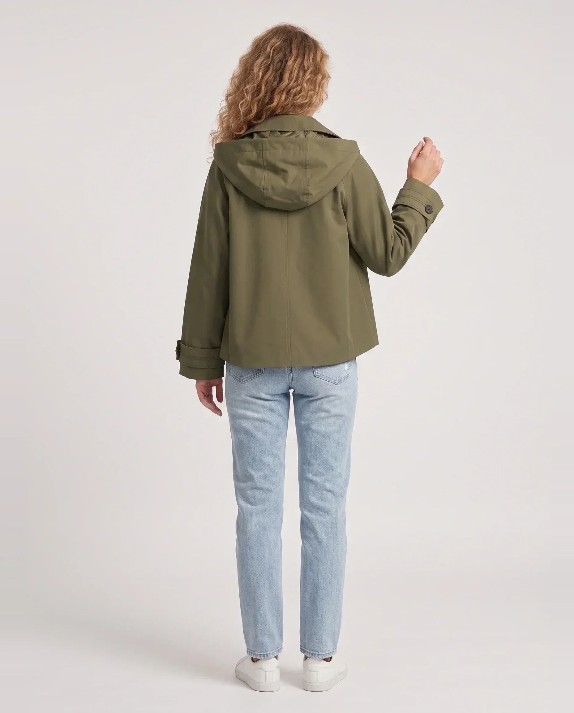 Veste à capuche vert armée Georgette, vue de dos en studio
