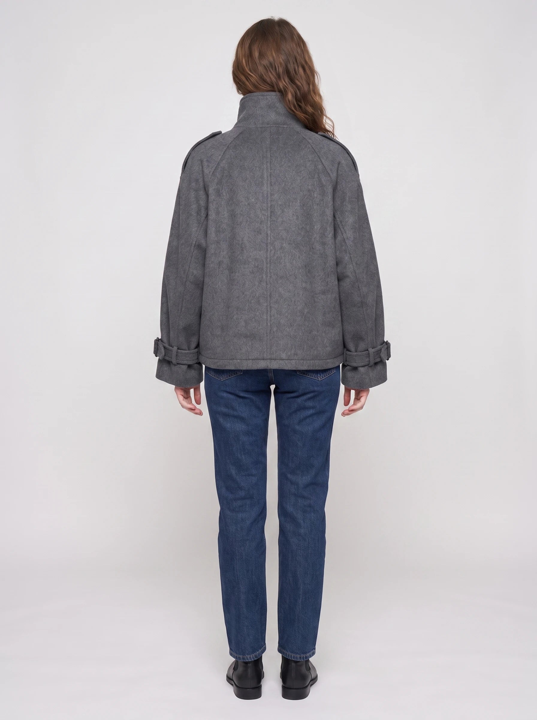 Veste courte cocon en lainage gris chiné Josiane, vue de dos en studio
