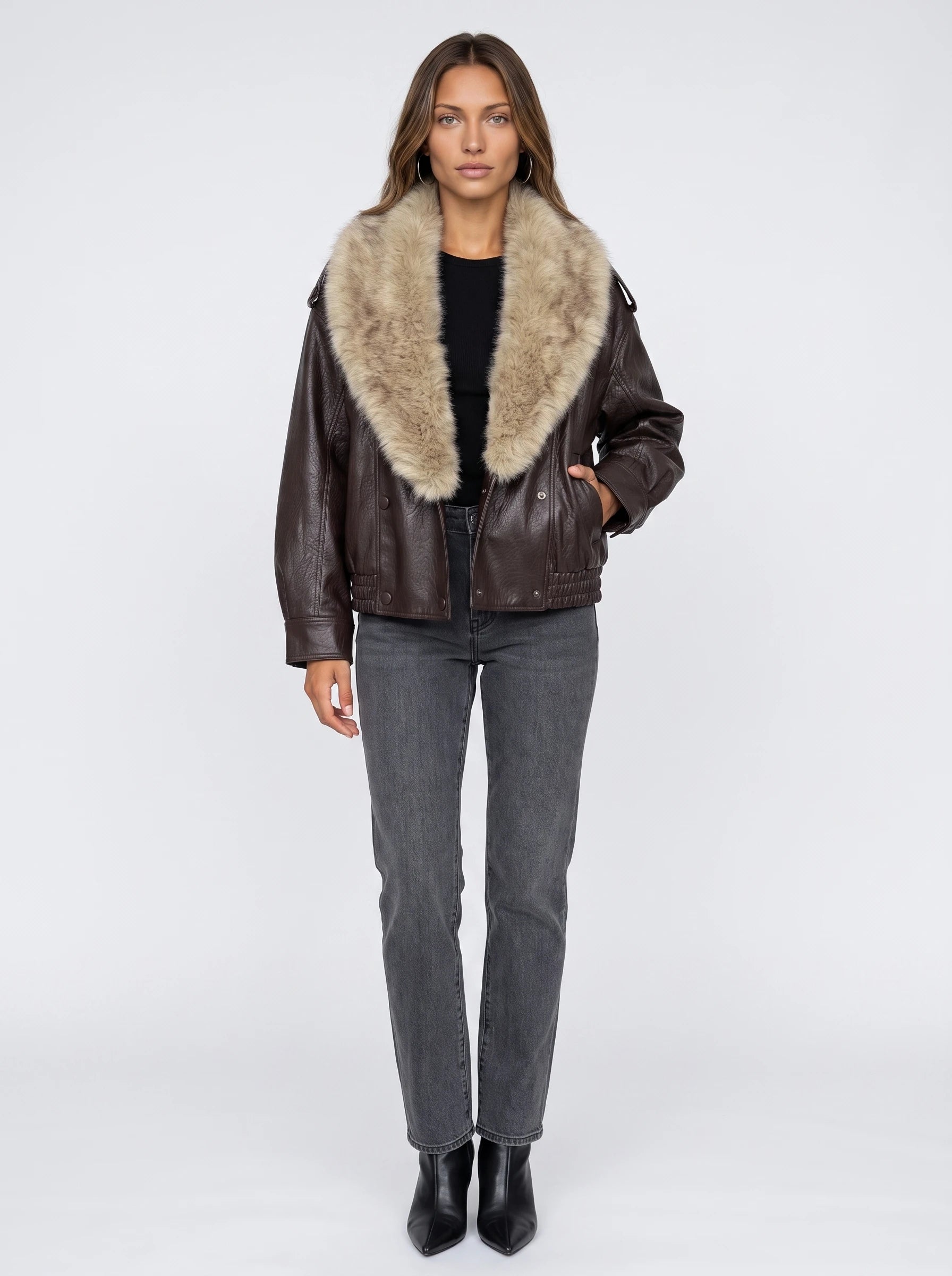 Veste oversize simili marron à col en fausse fourrure Honorée, vue de face en studio