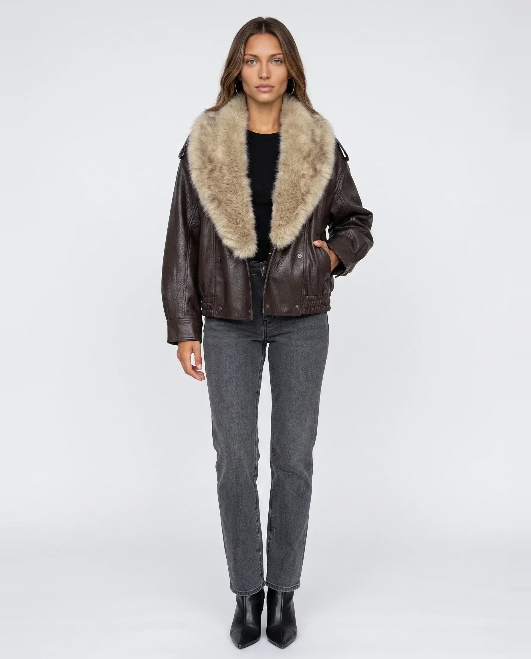 Veste oversize simili marron à col en fausse fourrure Honorée, vue de face en studio