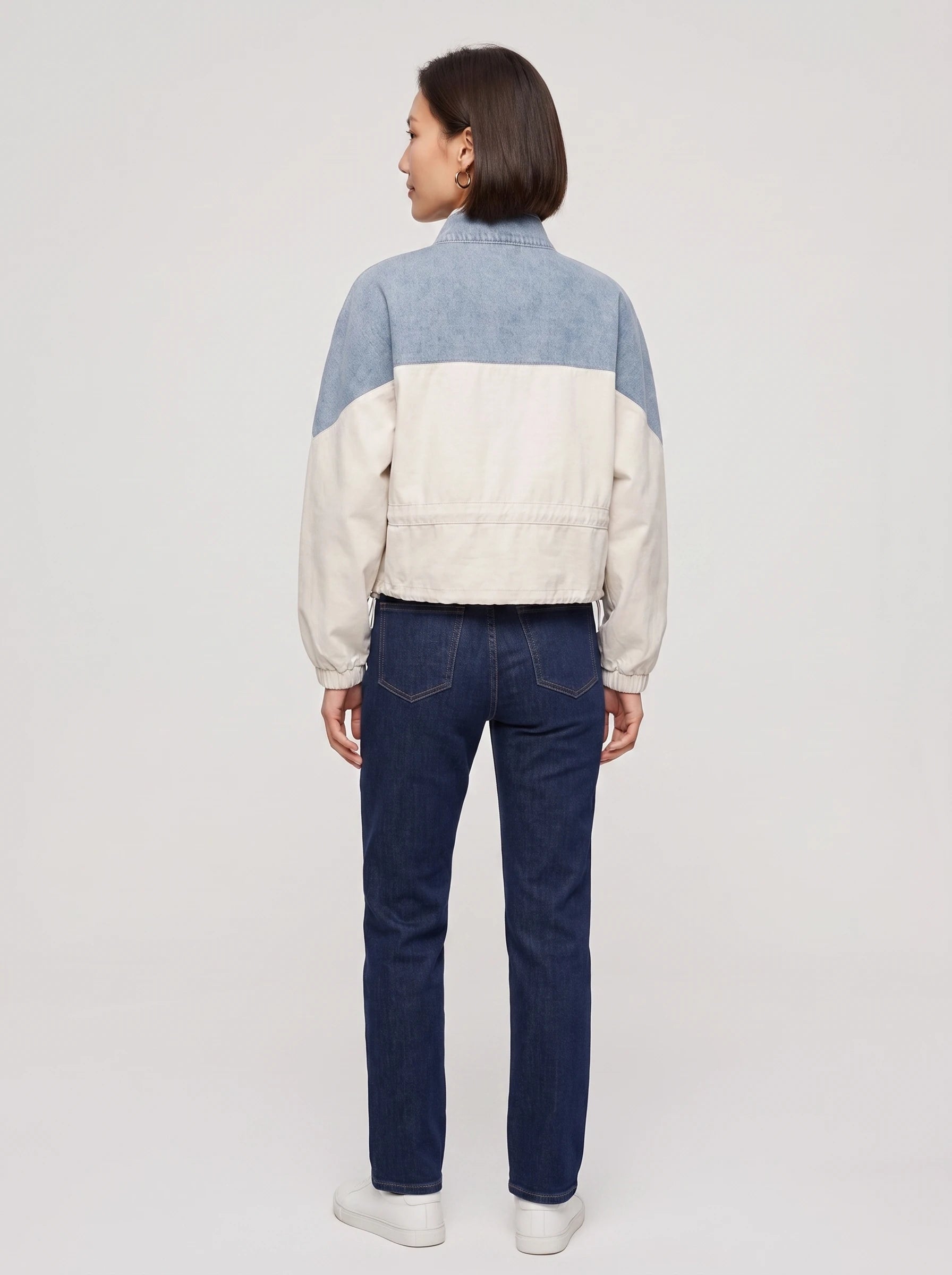 Veste courte color-block en denim écru Bertrande, vue de dos en studio