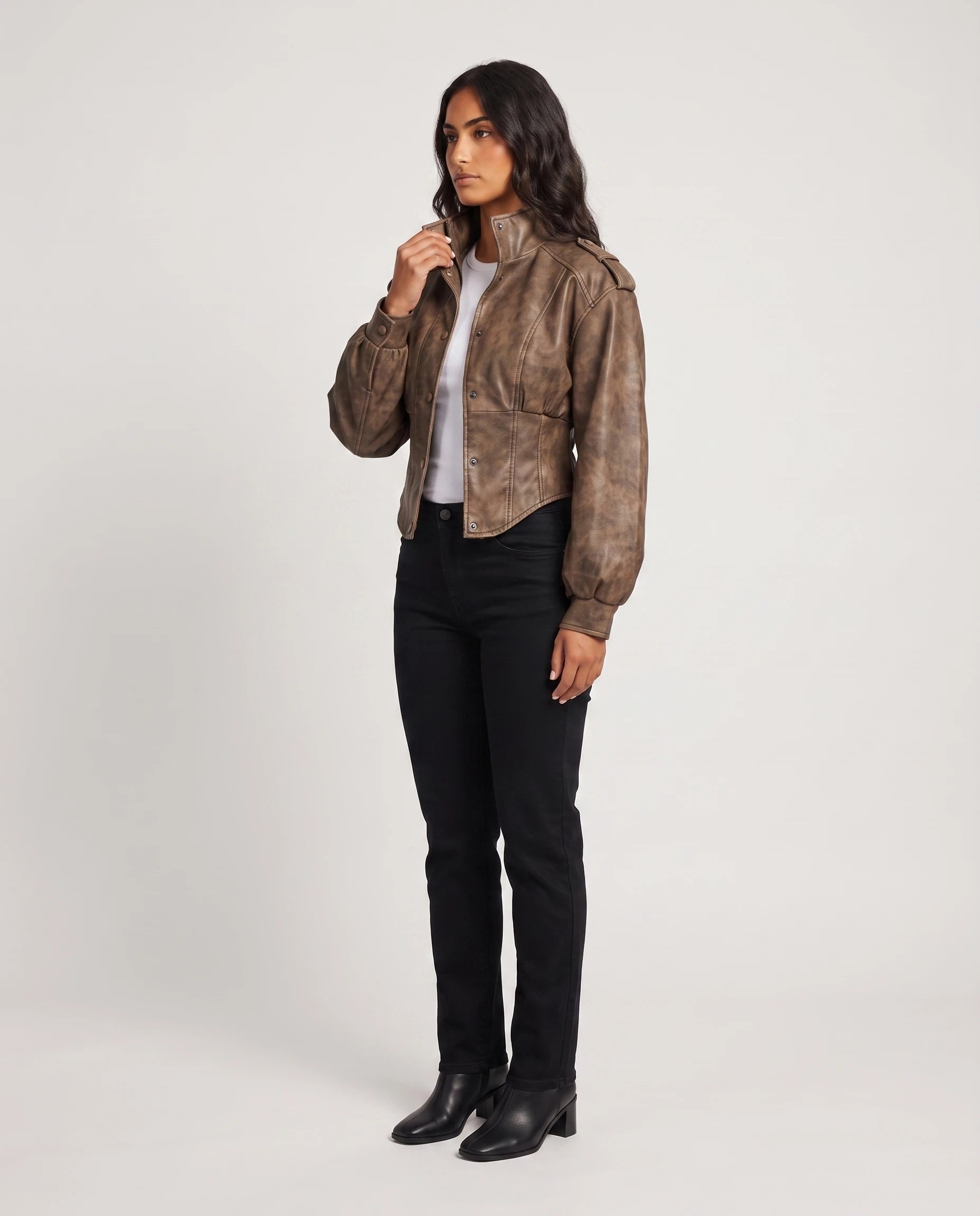 Veste corset en simili marron Fauve, vue de trois quarts en studio