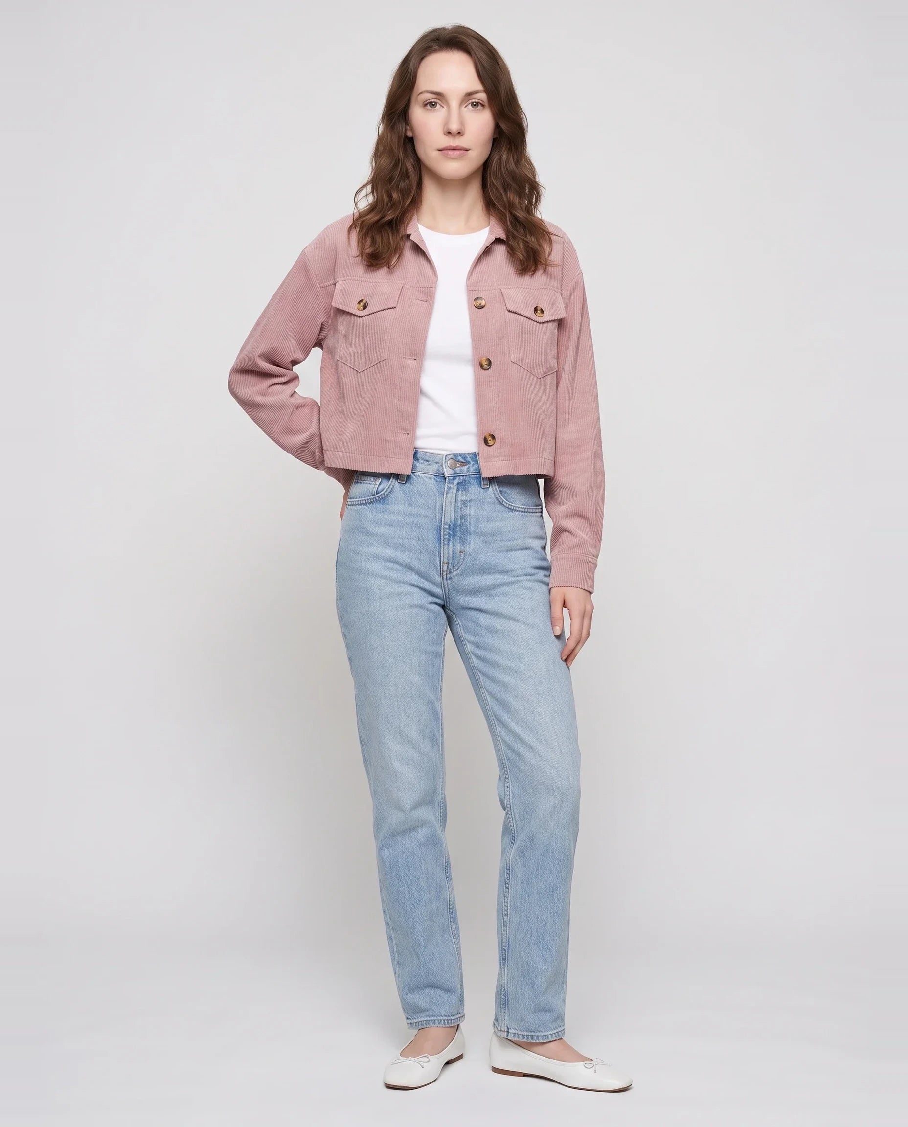 Veste courte en velours côtelé rose poudré Simone, vue de face en studio