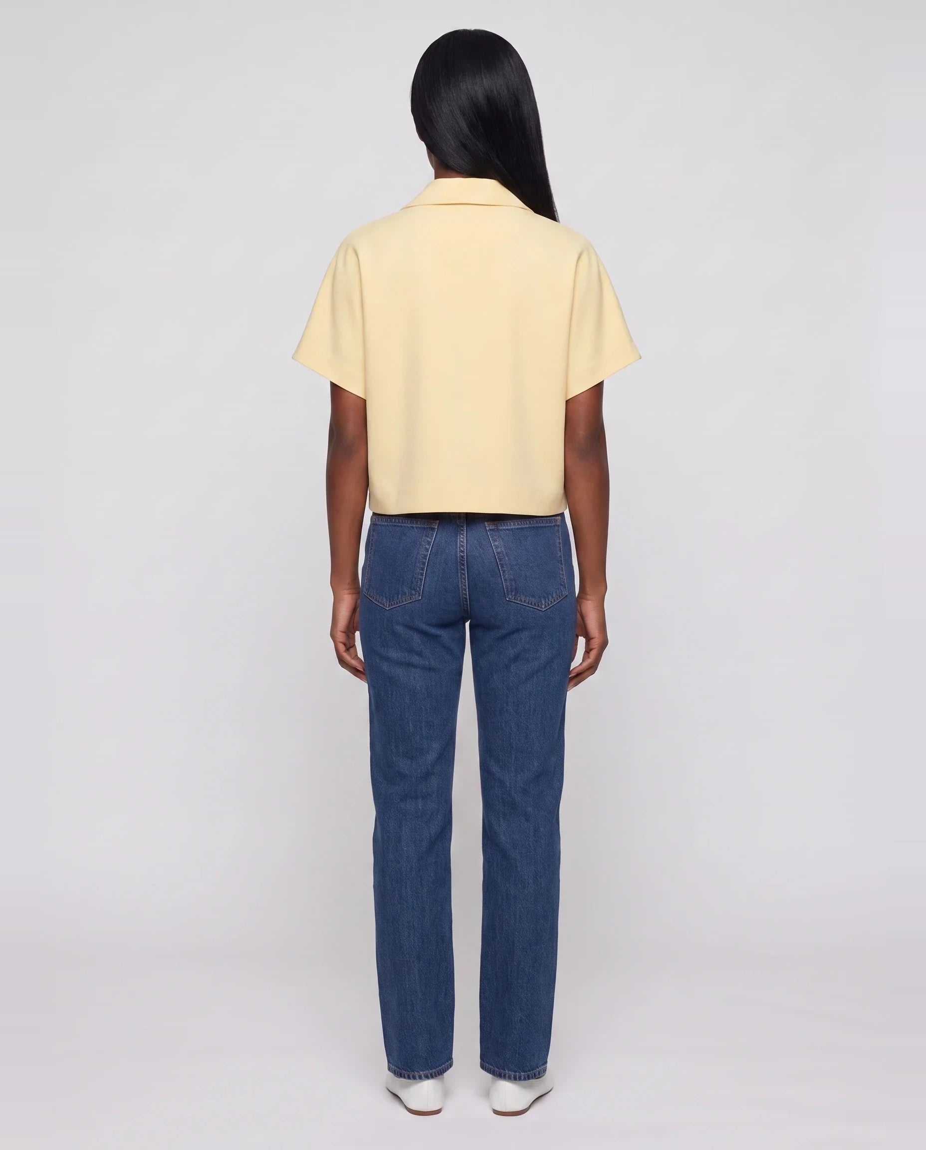 Veste courte zippée à manches courtes jaune pâle Gilberte, vue de dos en studio
