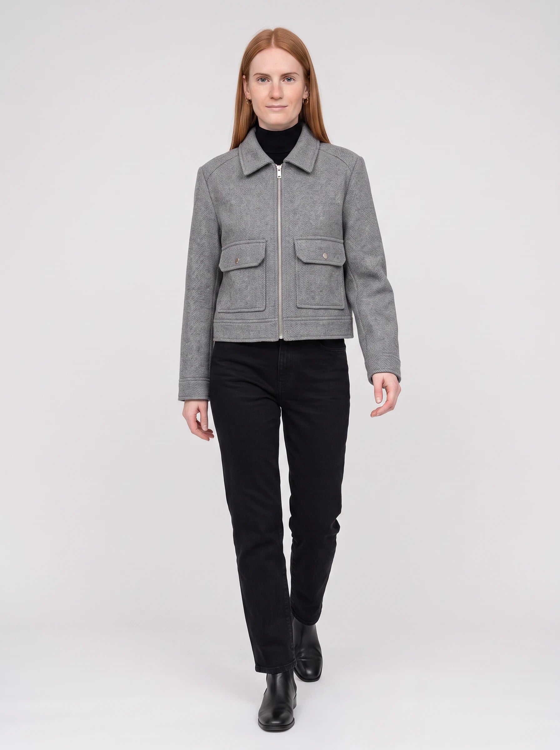 Veste courte zippée en lainage gris chiné Solveig, vue de face en studio