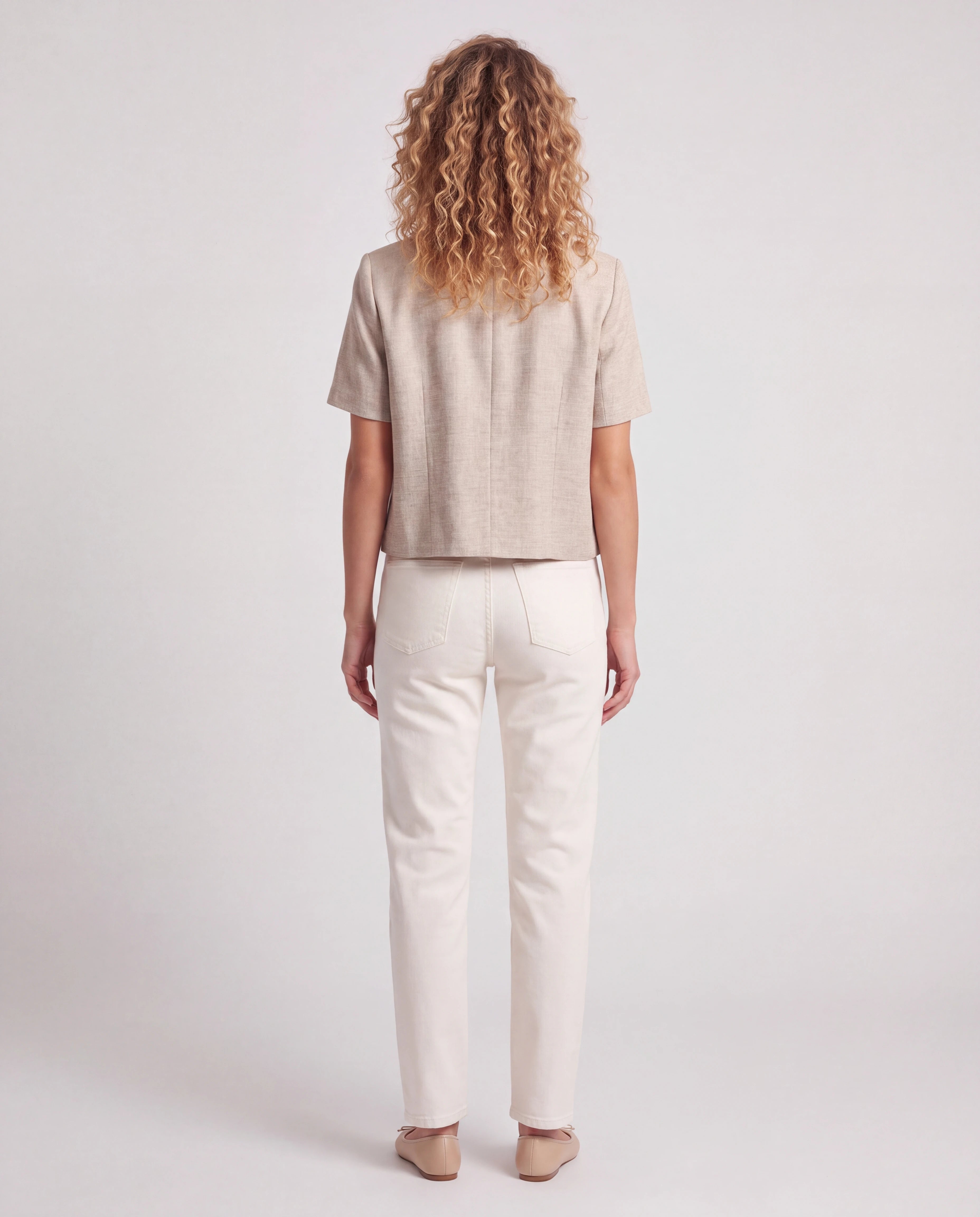 Veste d'été col V en tissé chiné beige Mireille, vue de dos en studio