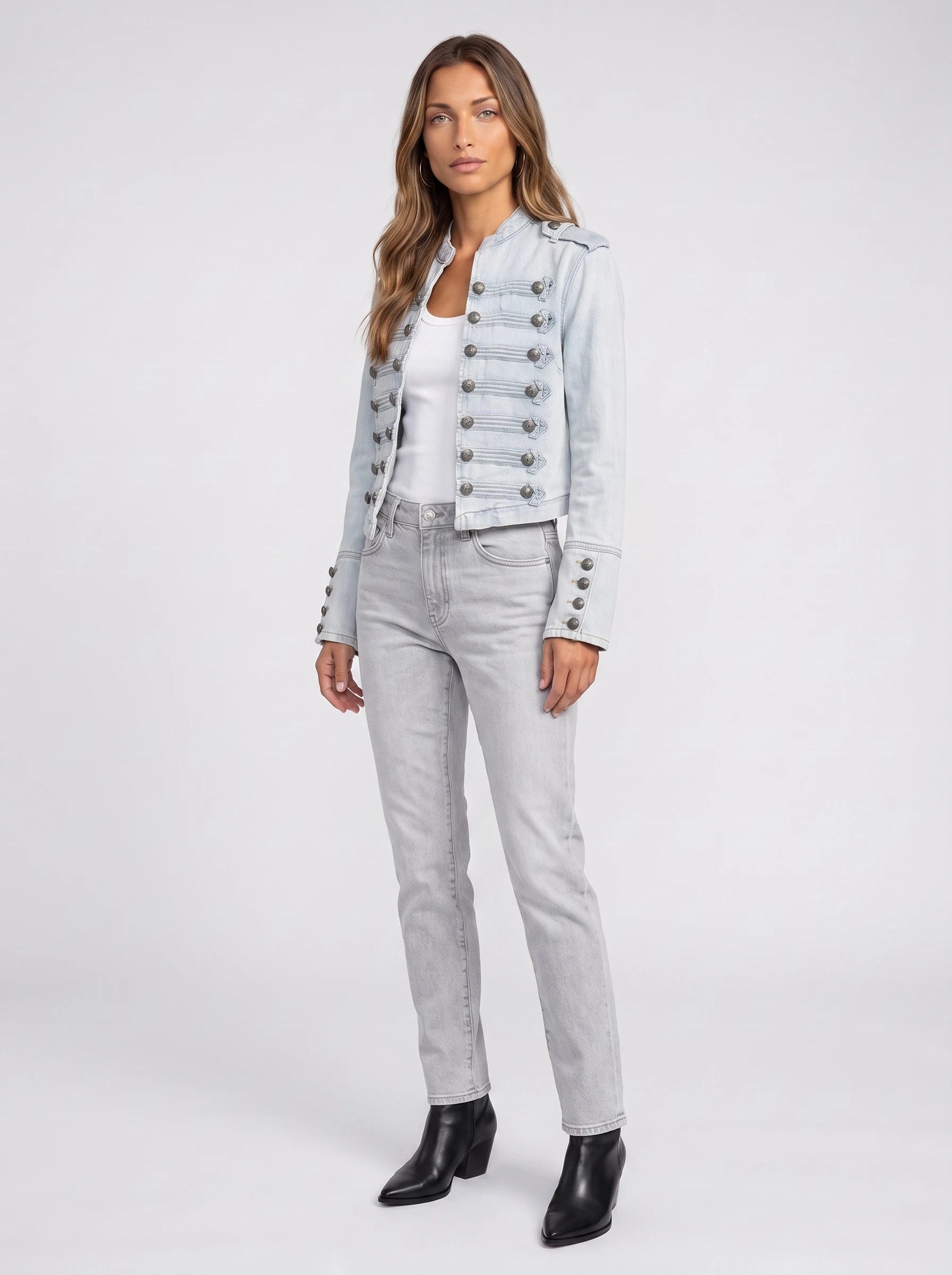 Veste en jean esprit officier bleu clair Rosemonde, vue de trois quarts en studio