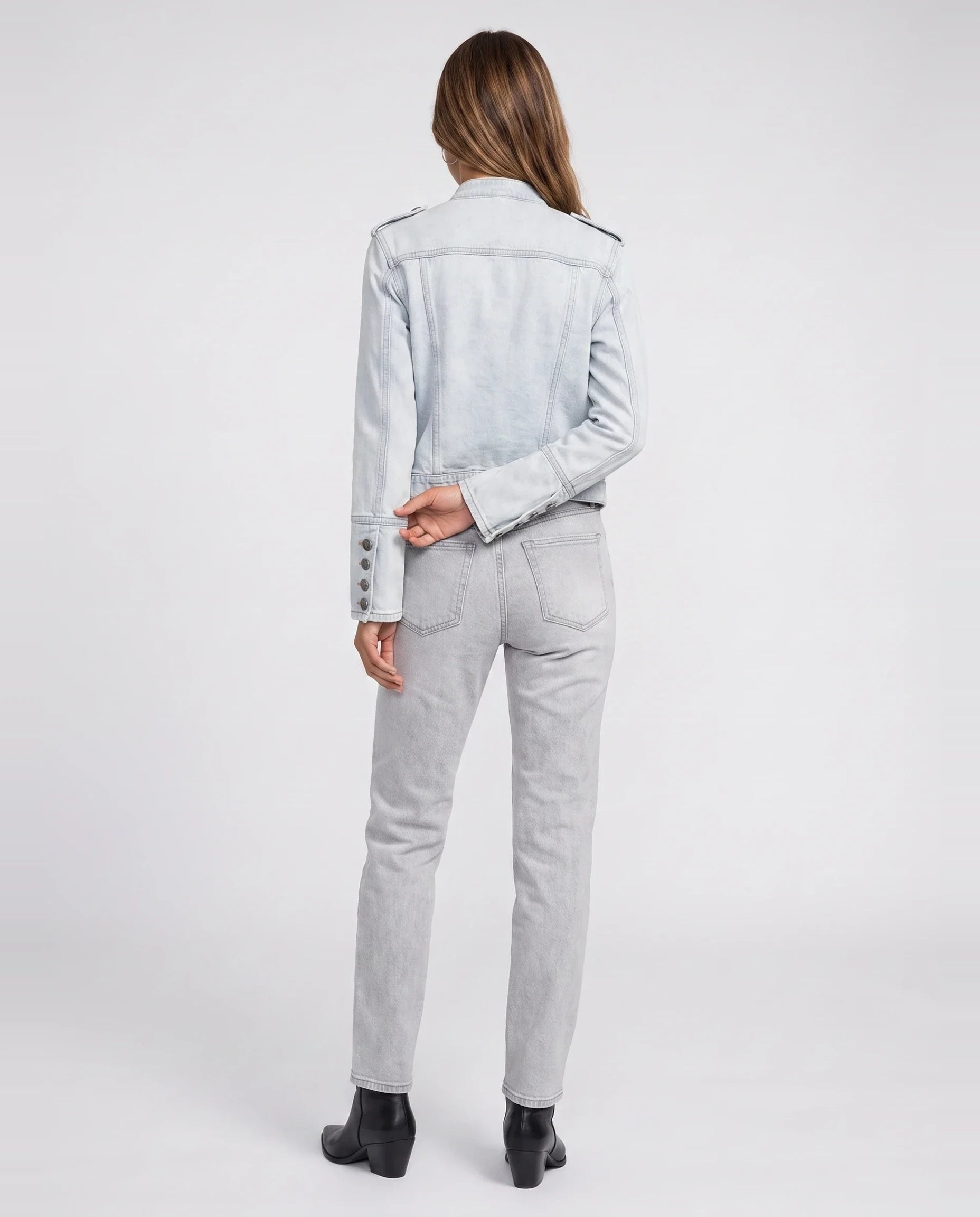 Veste en jean esprit officier bleu clair Rosemonde, vue de dos en studio
