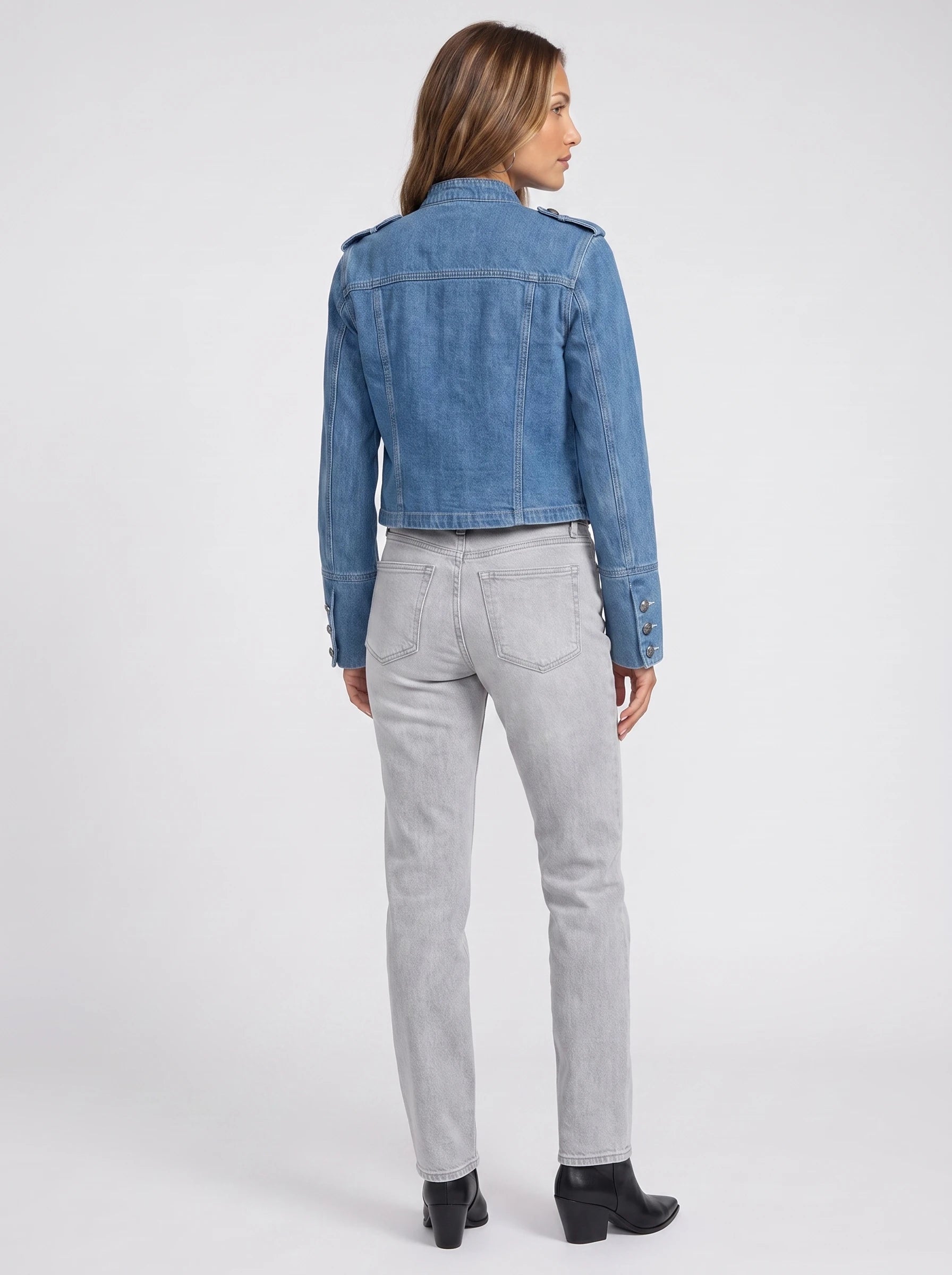Veste en jean esprit officier bleu denim Rosemonde, vue de dos en studio