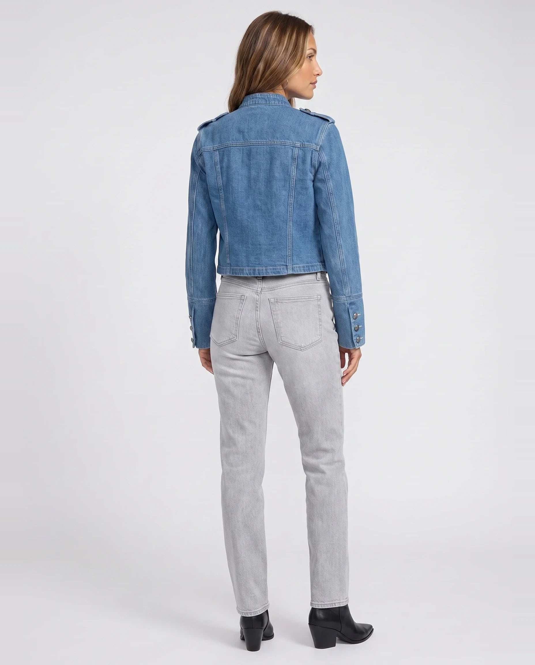 Veste en jean esprit officier bleu denim Rosemonde, vue de dos en studio