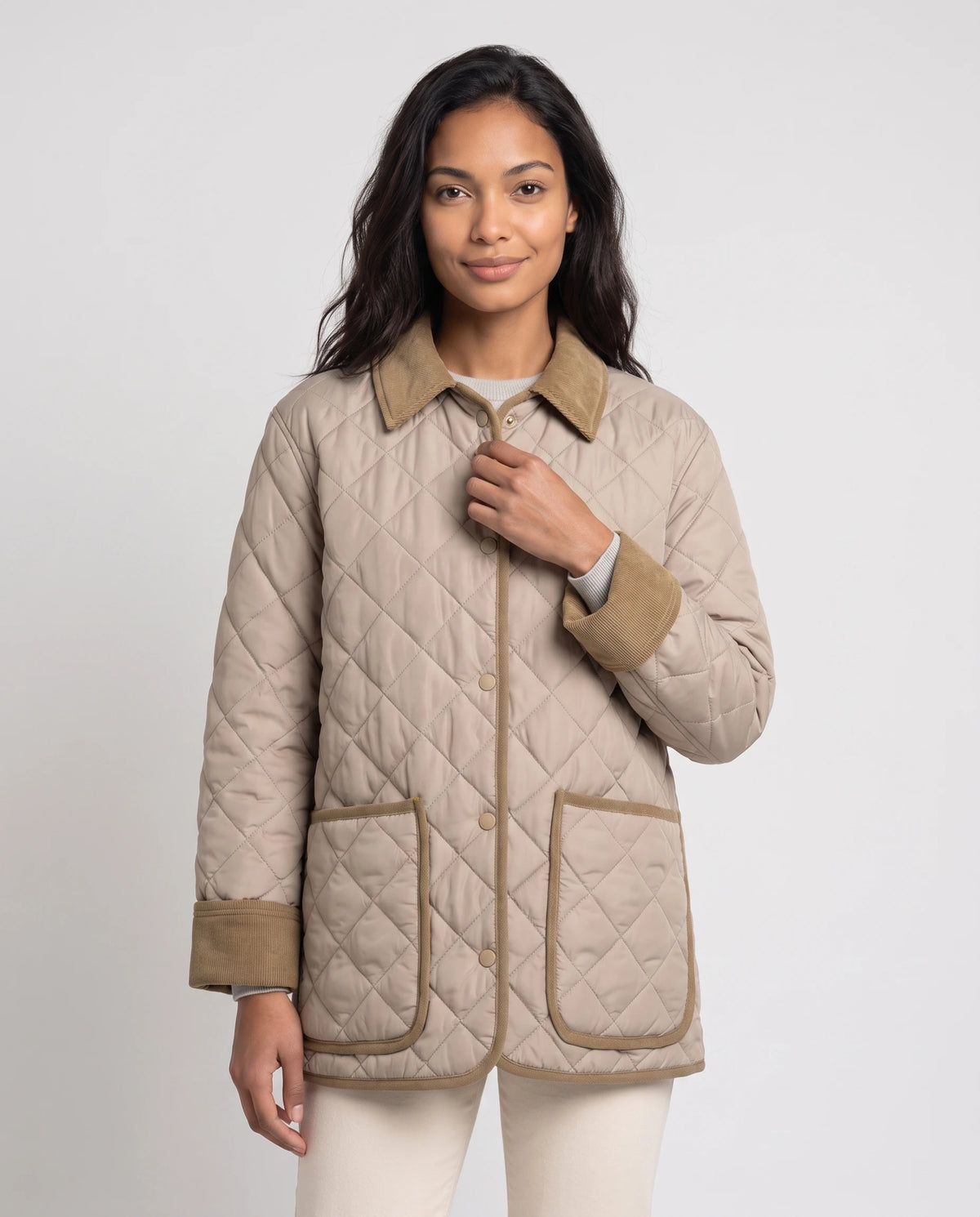 Veste matelassée à col velours côtelé Talia en Beige, plan rapproché de face, boutonnée, col velours côtelé