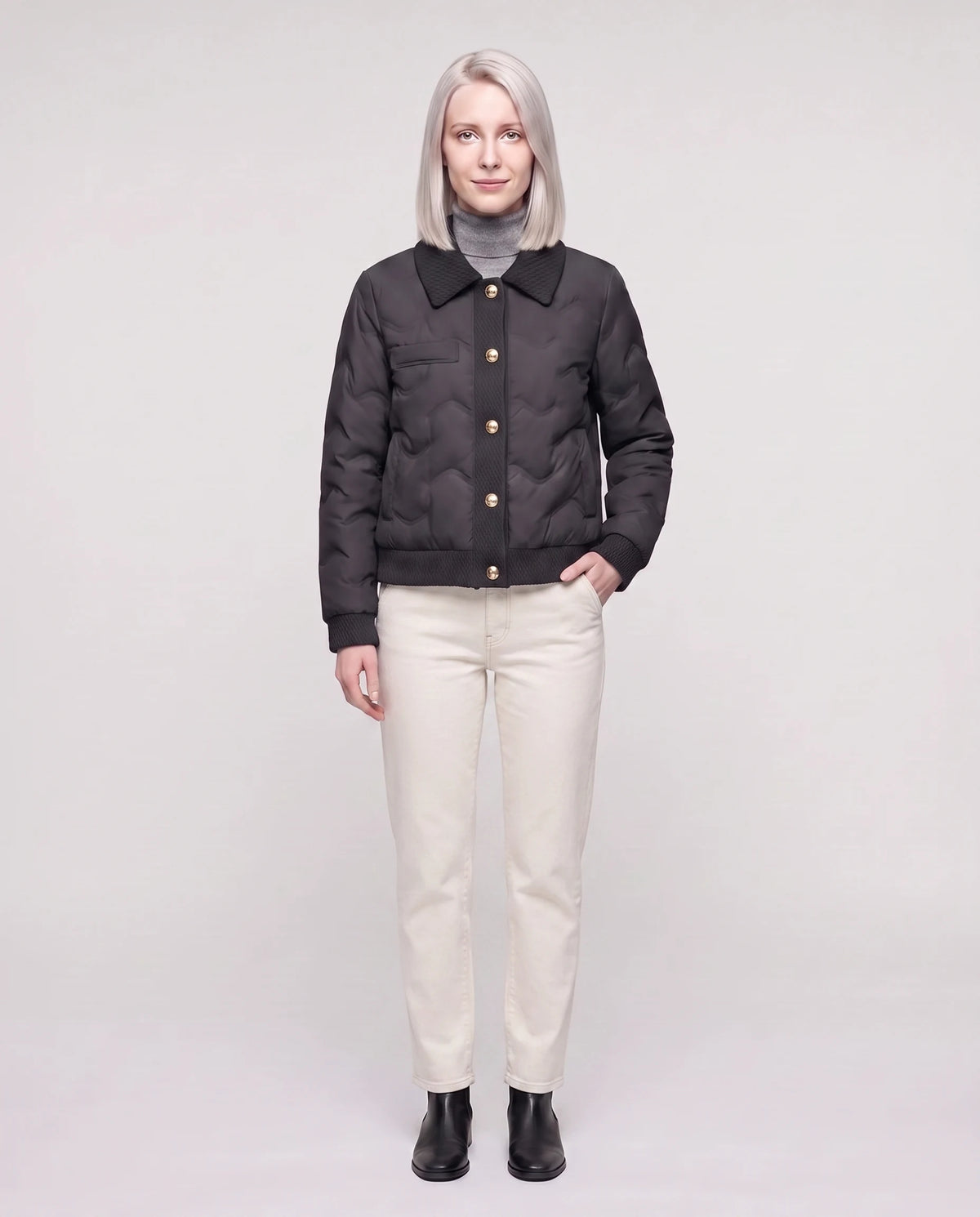 Veste matelassée courte col tricot Lucie en Noir, vue de face en pied, boutons dorés fermés