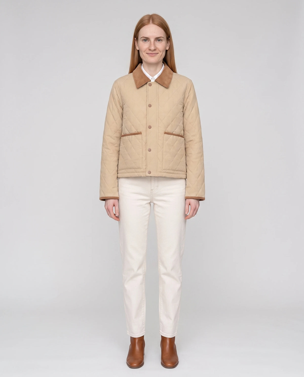 Veste matelassée courte à col velours côtelé Selma en Beige, vue de face en pied, zippée