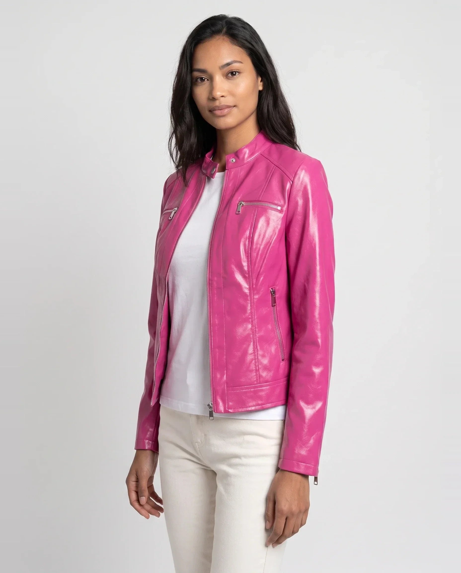 Veste motard en simili verni fuchsia Firmine, vue de trois quarts en studio