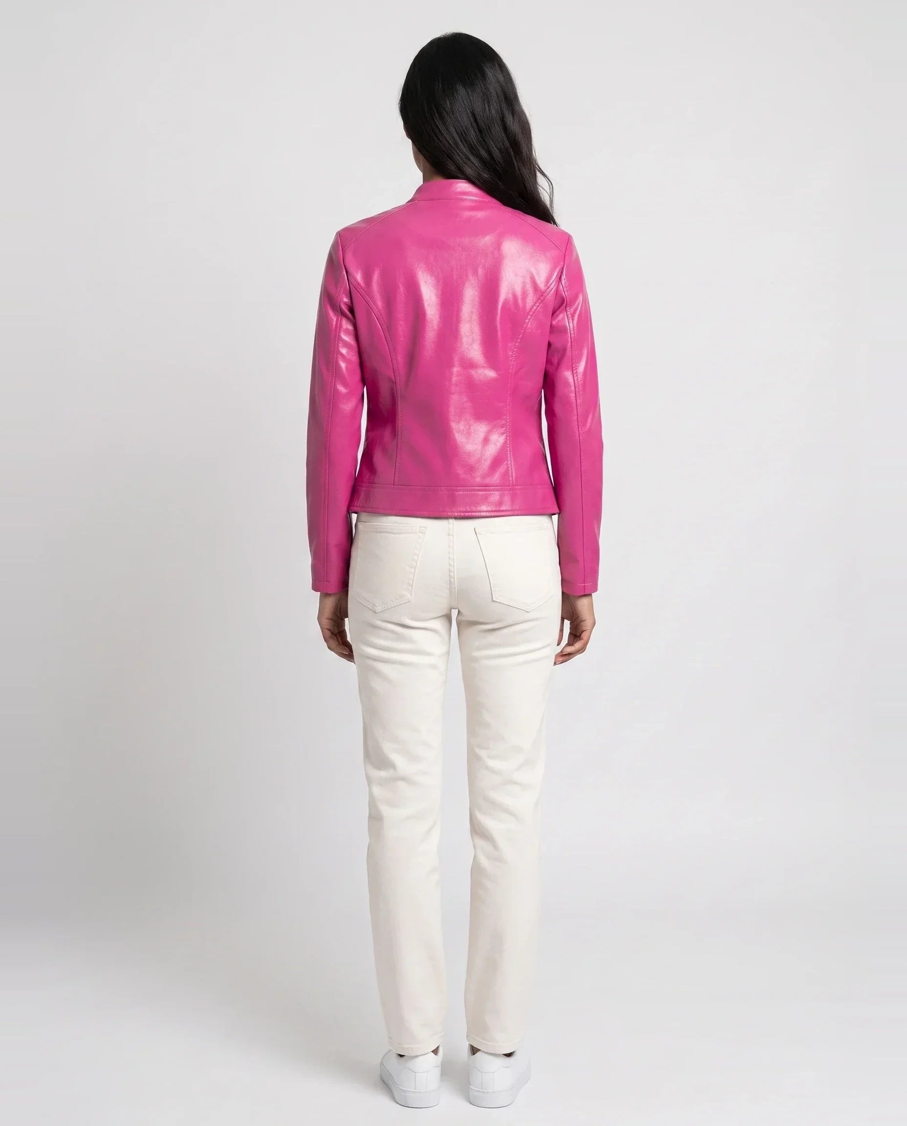 Veste motard en simili verni fuchsia Firmine, vue de dos en studio