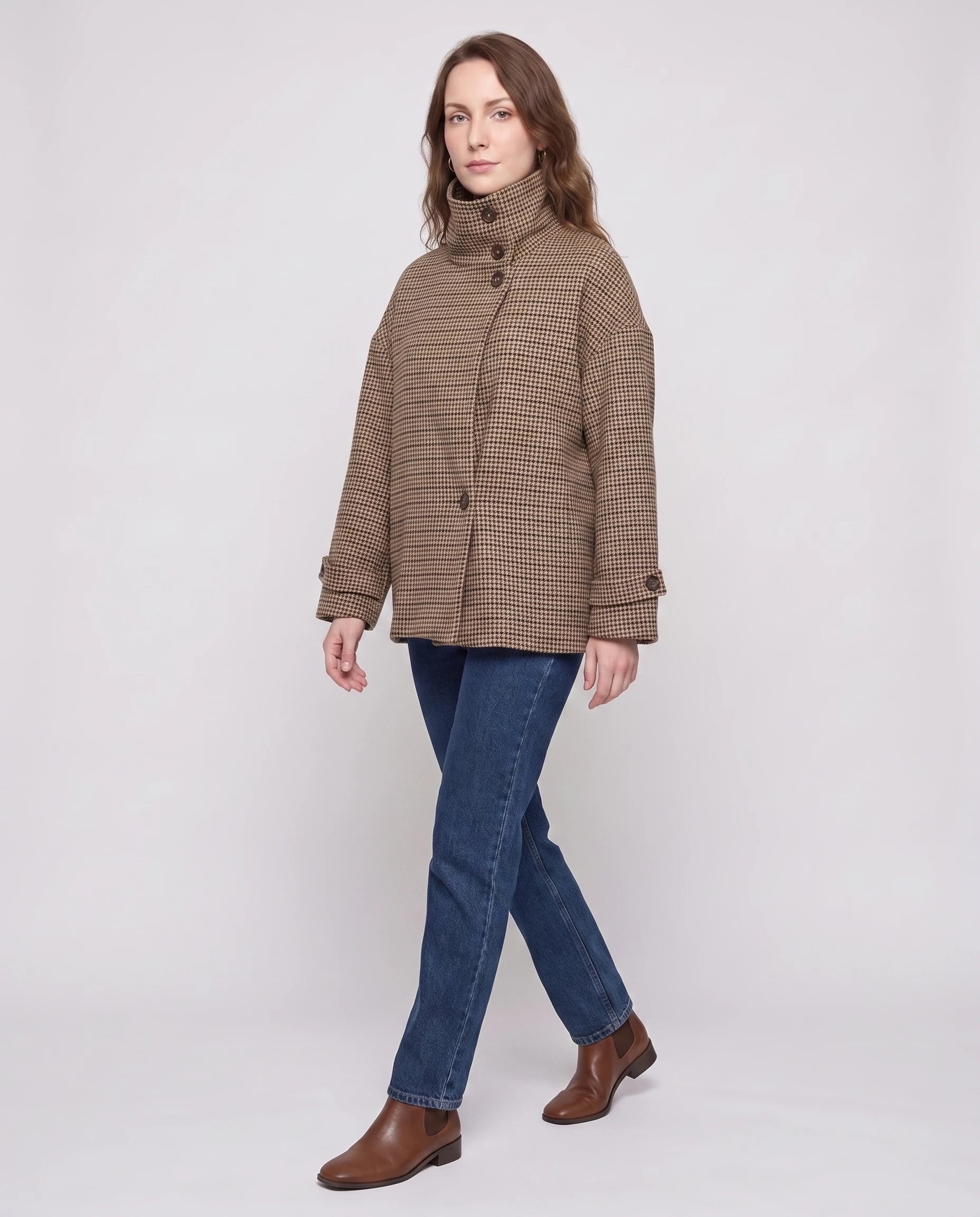 Veste courte pied-de-poule Priscille — vue de face en studio — coloris pied-de-poule brun