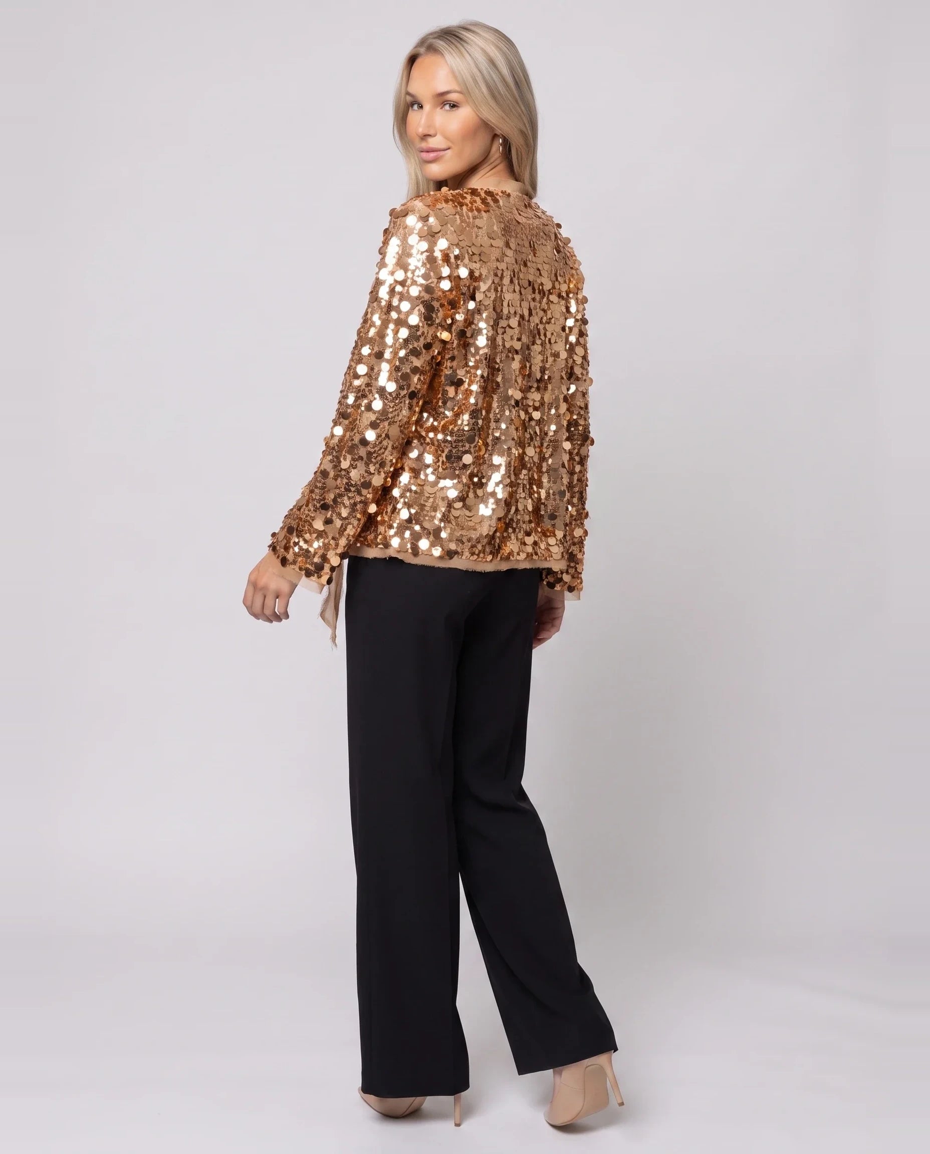 Veste kimono à sequins dorée Félicie, vue de dos en studio