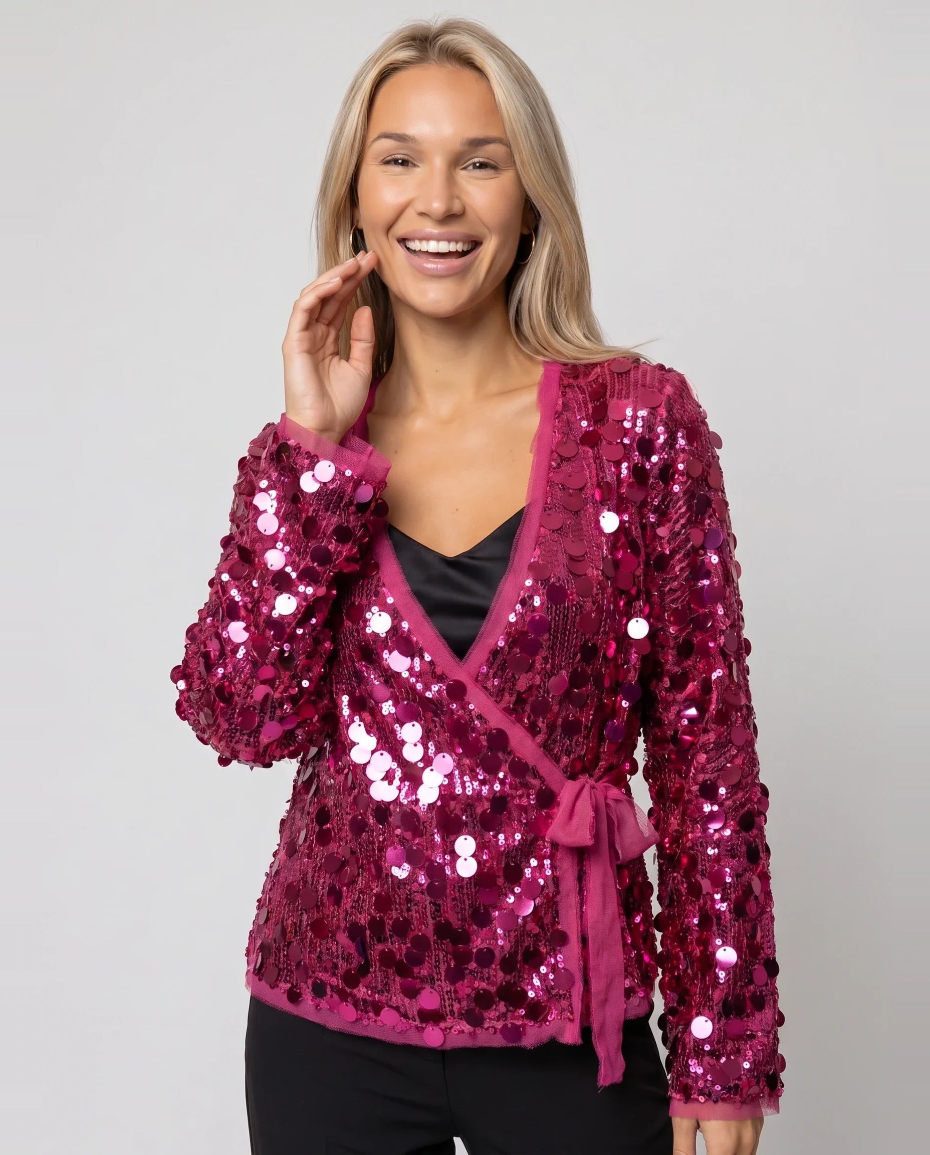 Veste kimono à sequins fuchsia Félicie, plan rapproché en studio