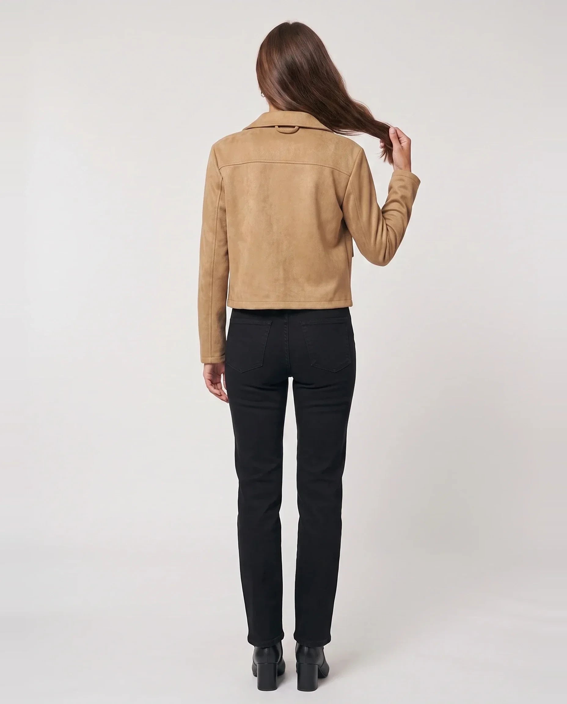 Veste en suédine camel Antonine, vue de dos en studio