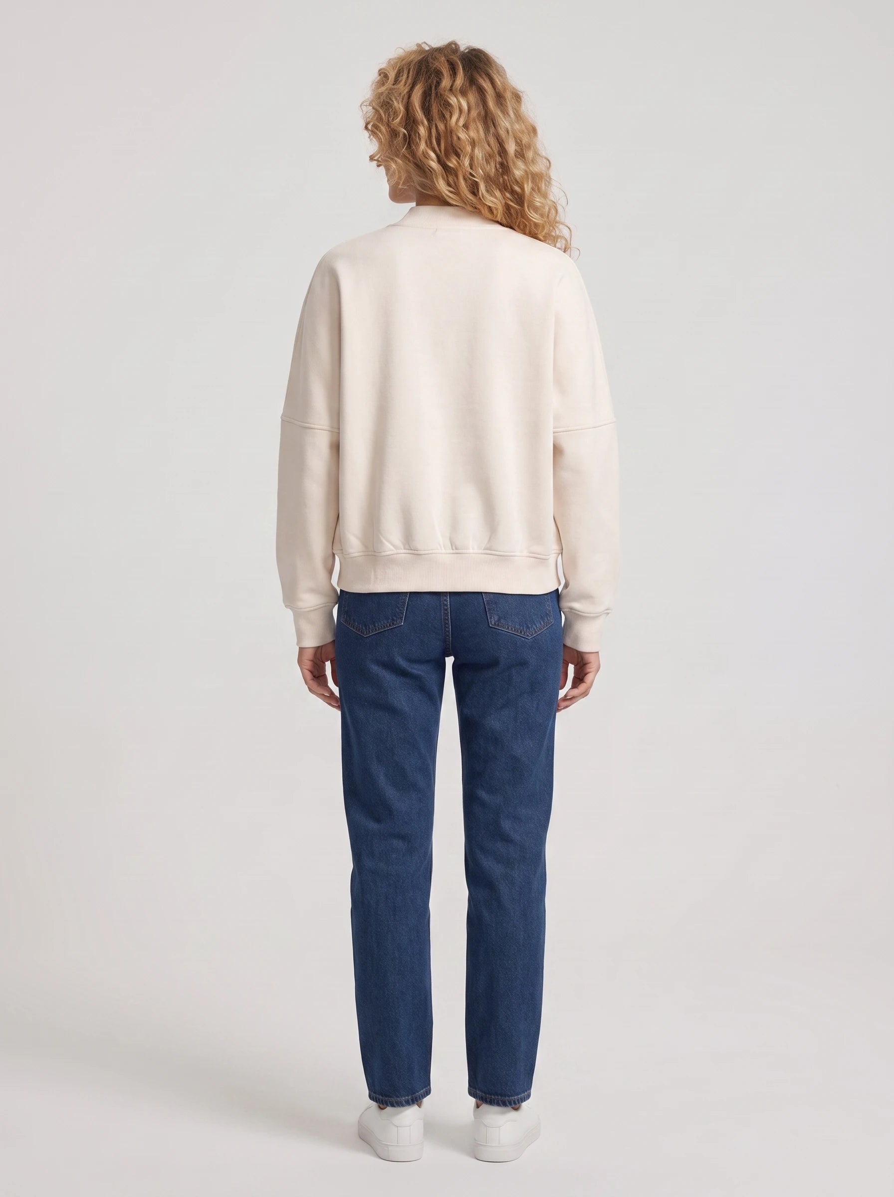 Bomber en molleton zippé beige Denise, vue de dos en studio