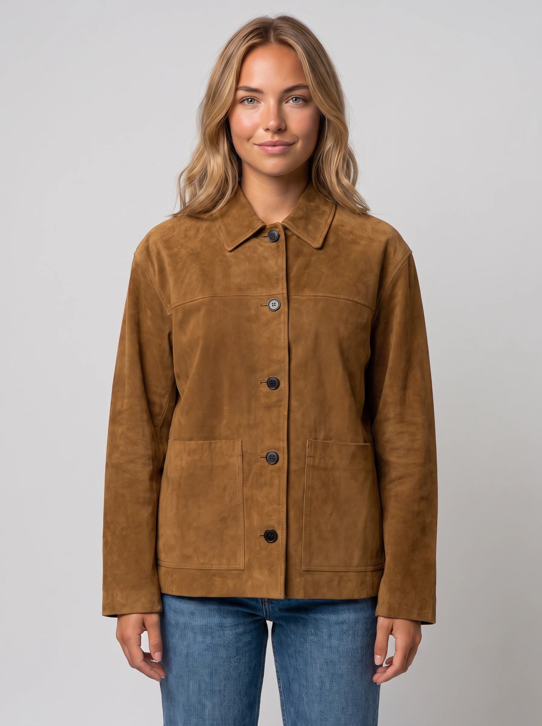 Veste workwear en suédine tabac Ségolène, plan rapproché en studio