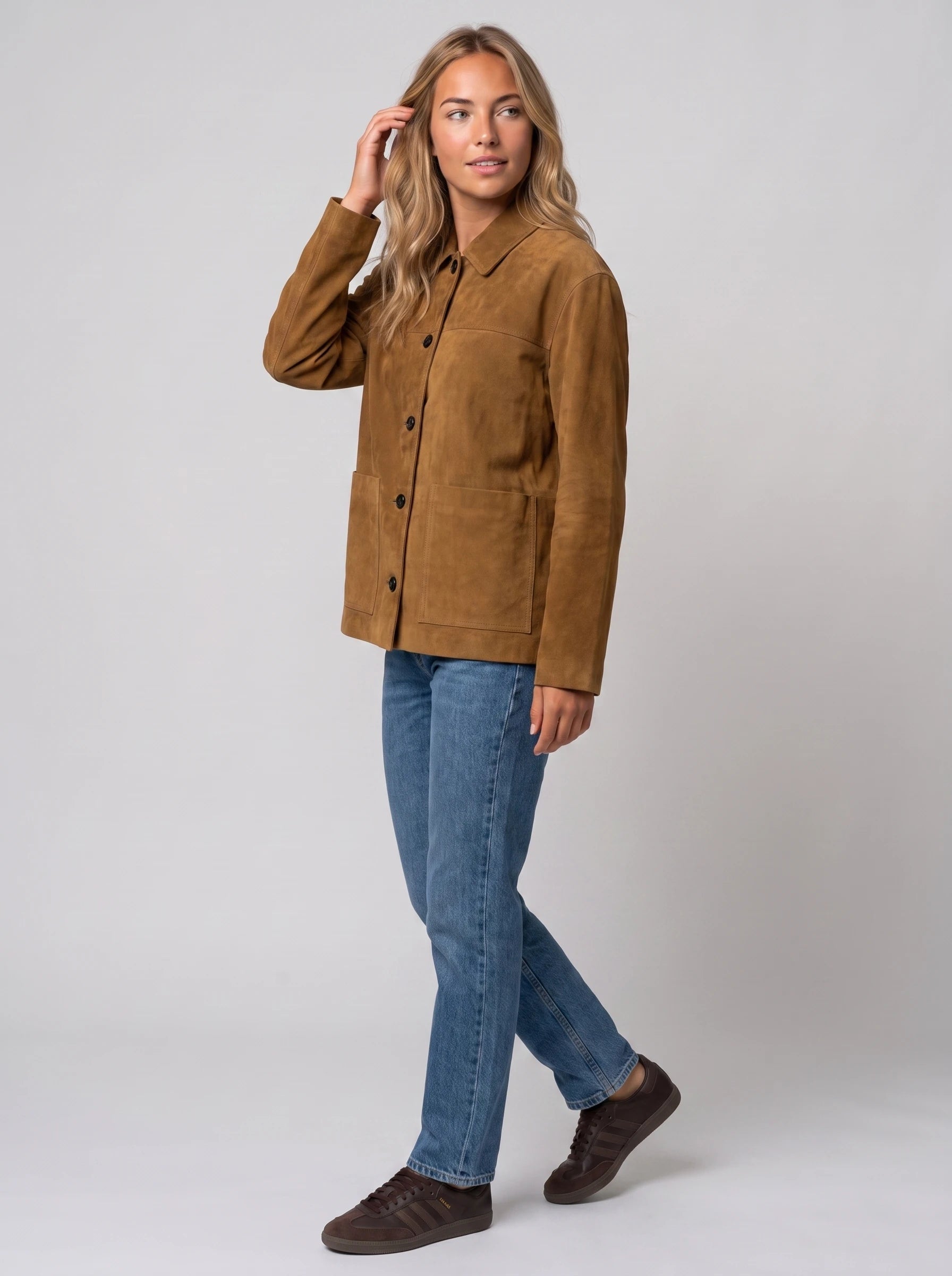 Veste workwear en suédine tabac Ségolène, vue de trois quarts en studio