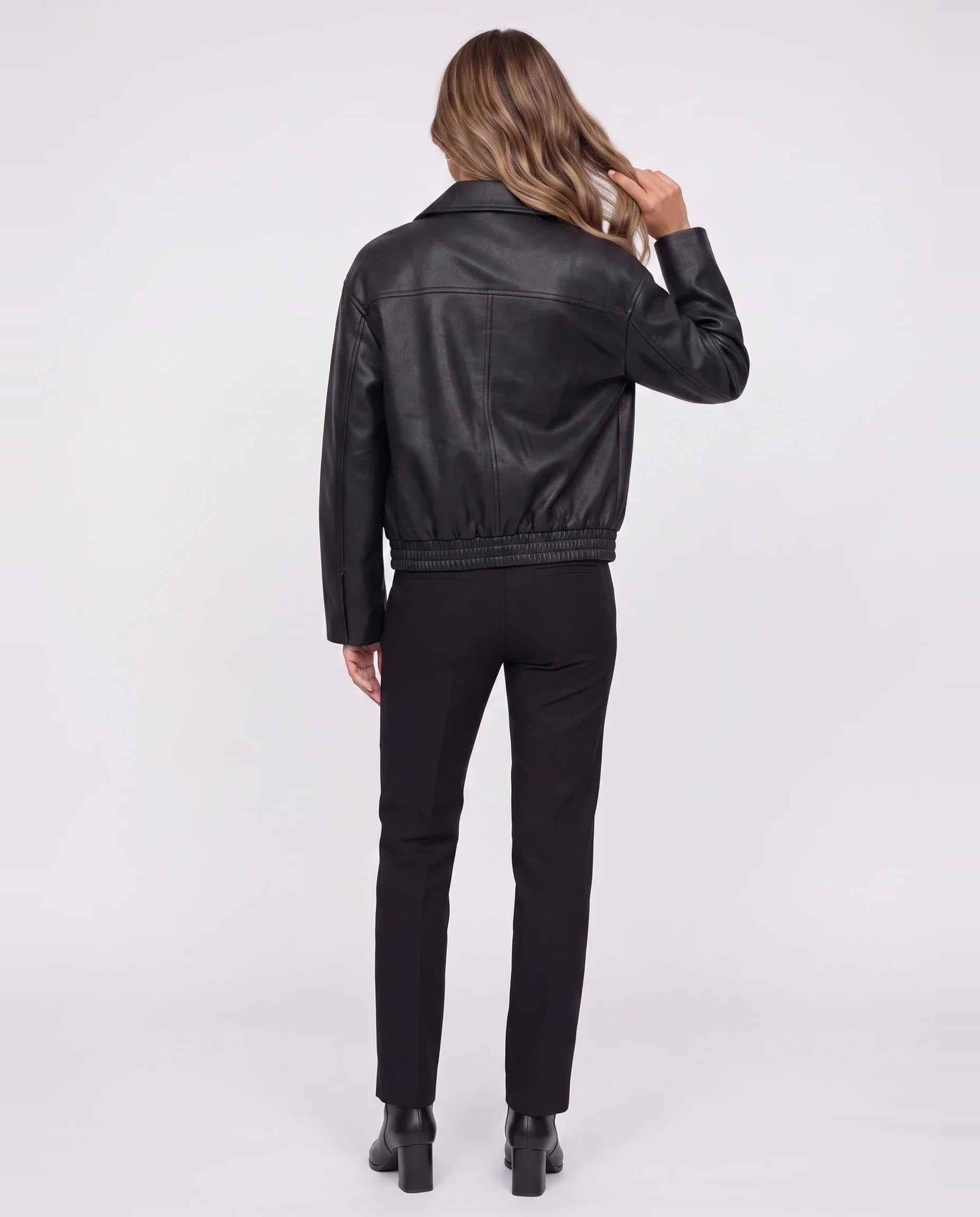 Veste effet cuir noir Louane, vue de dos en studio