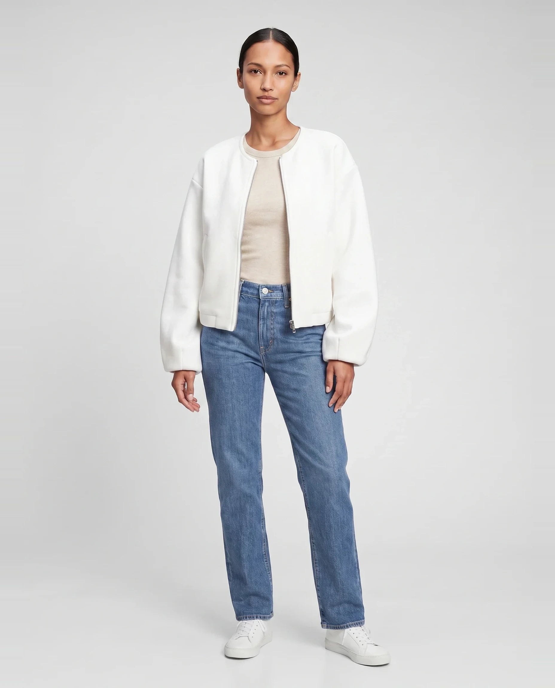 Veste zippée sans col en maille blanche Germaine, vue de face en studio
