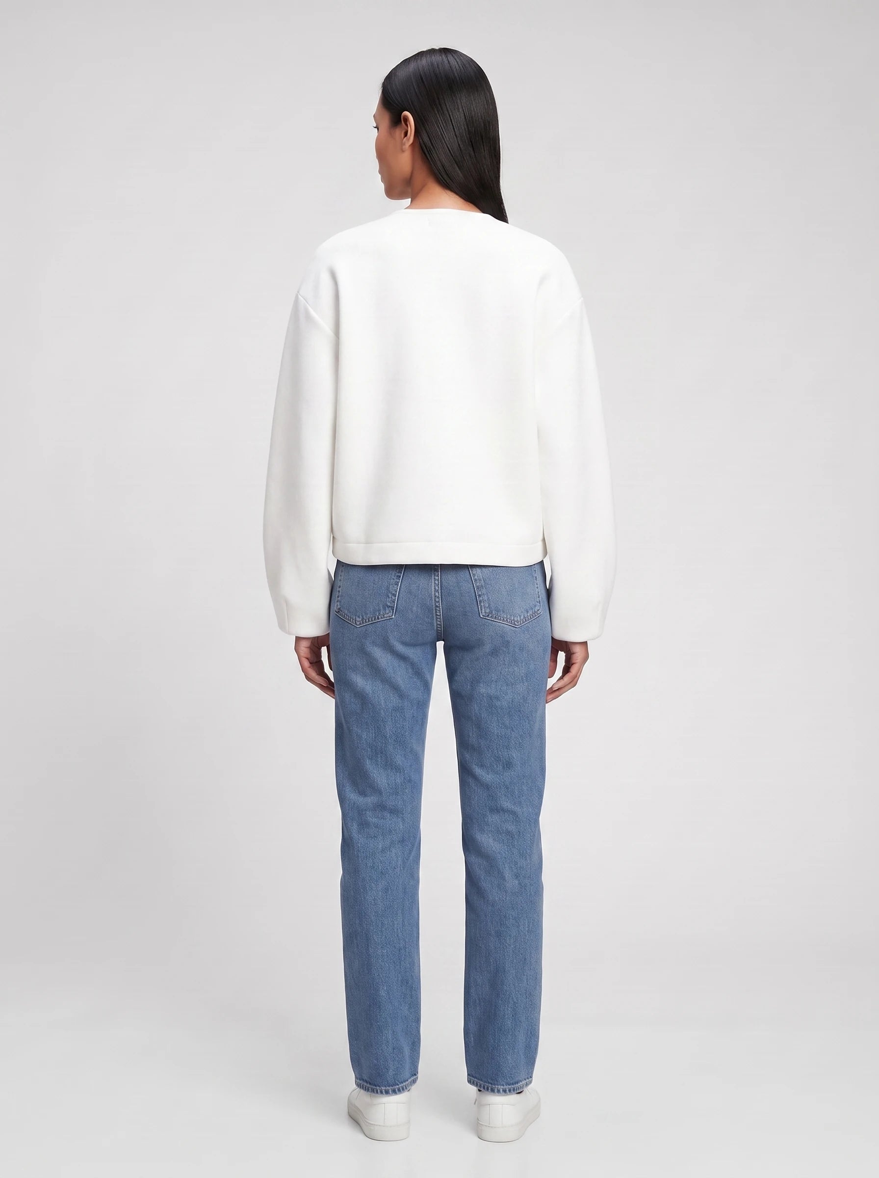 Veste zippée sans col en maille blanche Germaine, vue de dos en studio