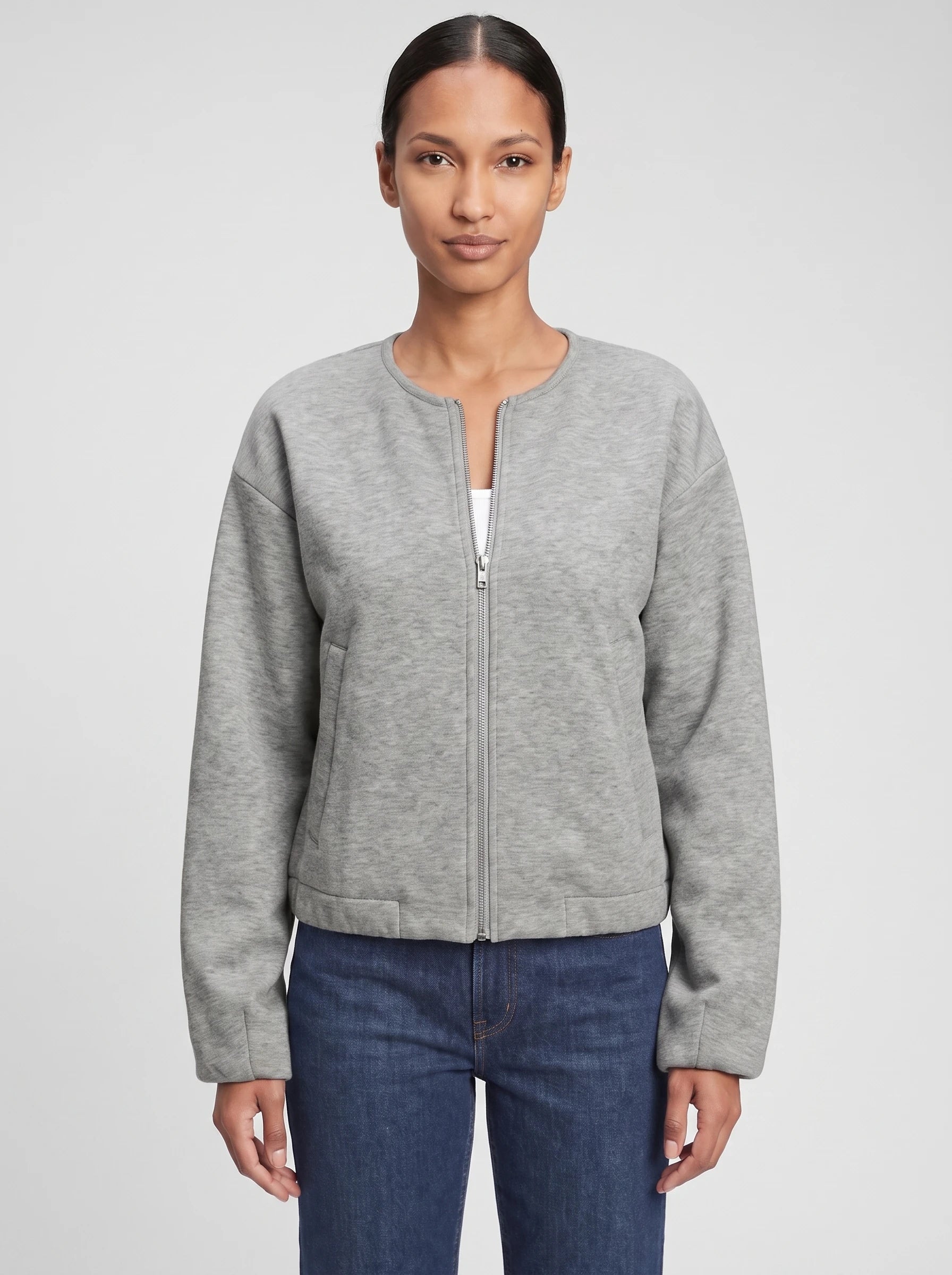 Veste zippée sans col en maille gris chiné Germaine, plan rapproché en studio