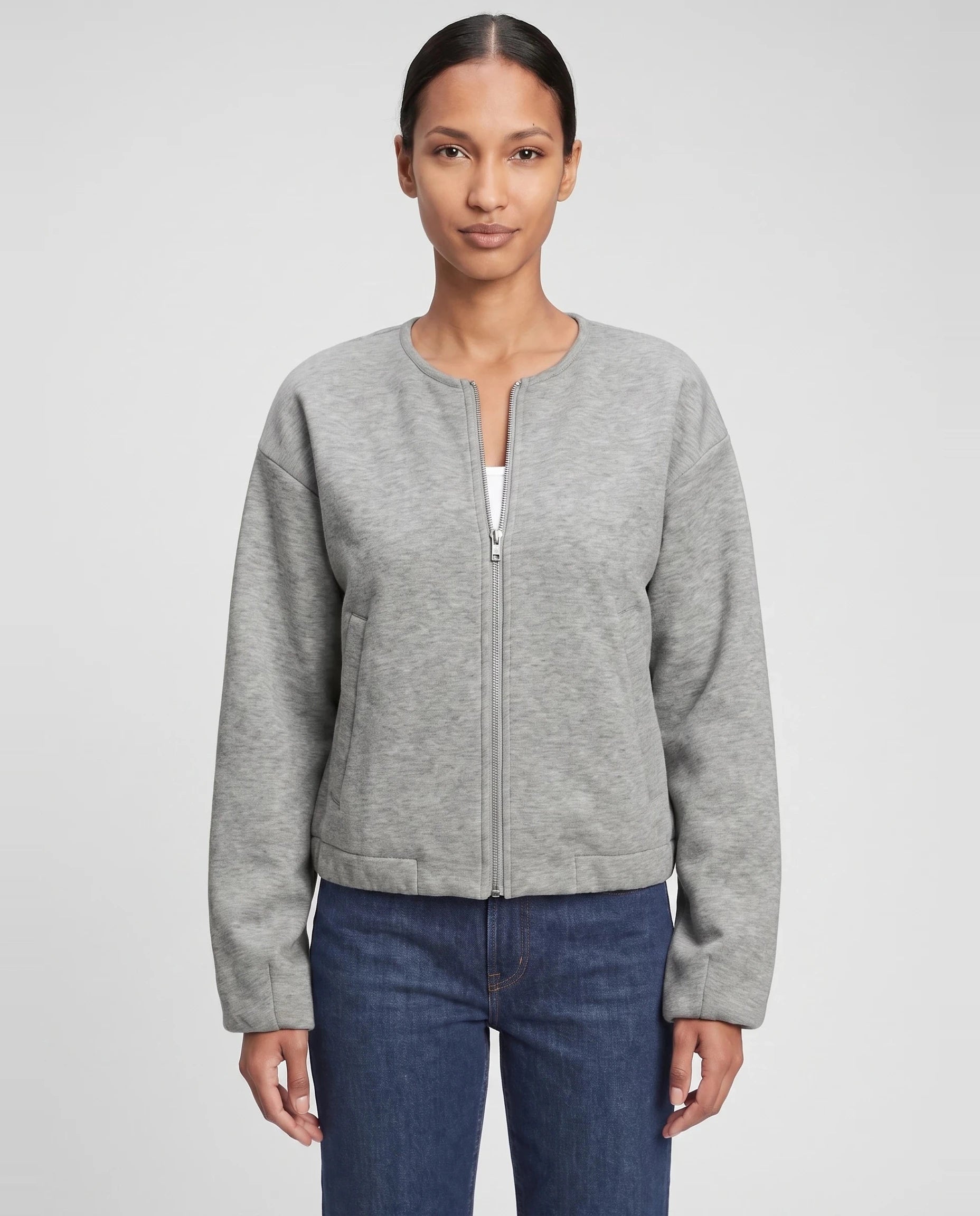 Veste zippée sans col en maille gris chiné Germaine, plan rapproché en studio