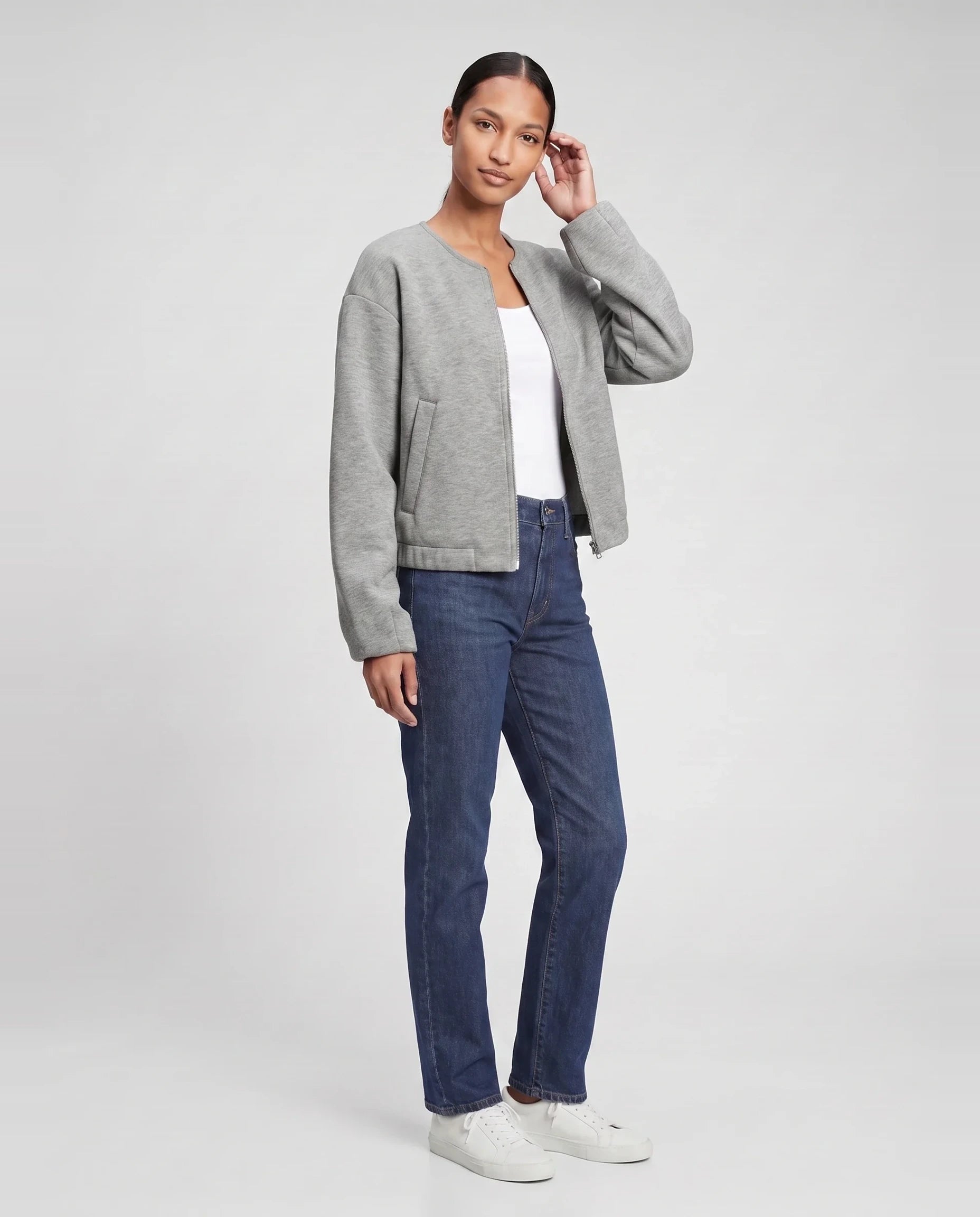 Veste zippée sans col en maille gris chiné Germaine, vue de trois quarts en studio
