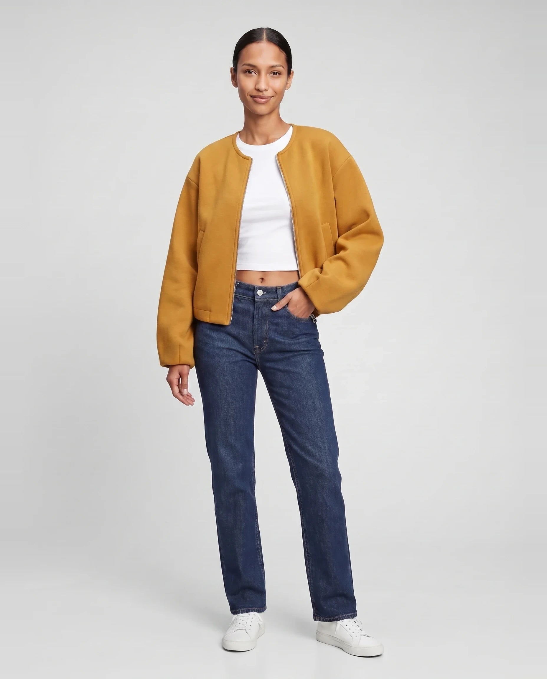 Veste zippée sans col en maille jaune moutarde Germaine, vue de face en studio