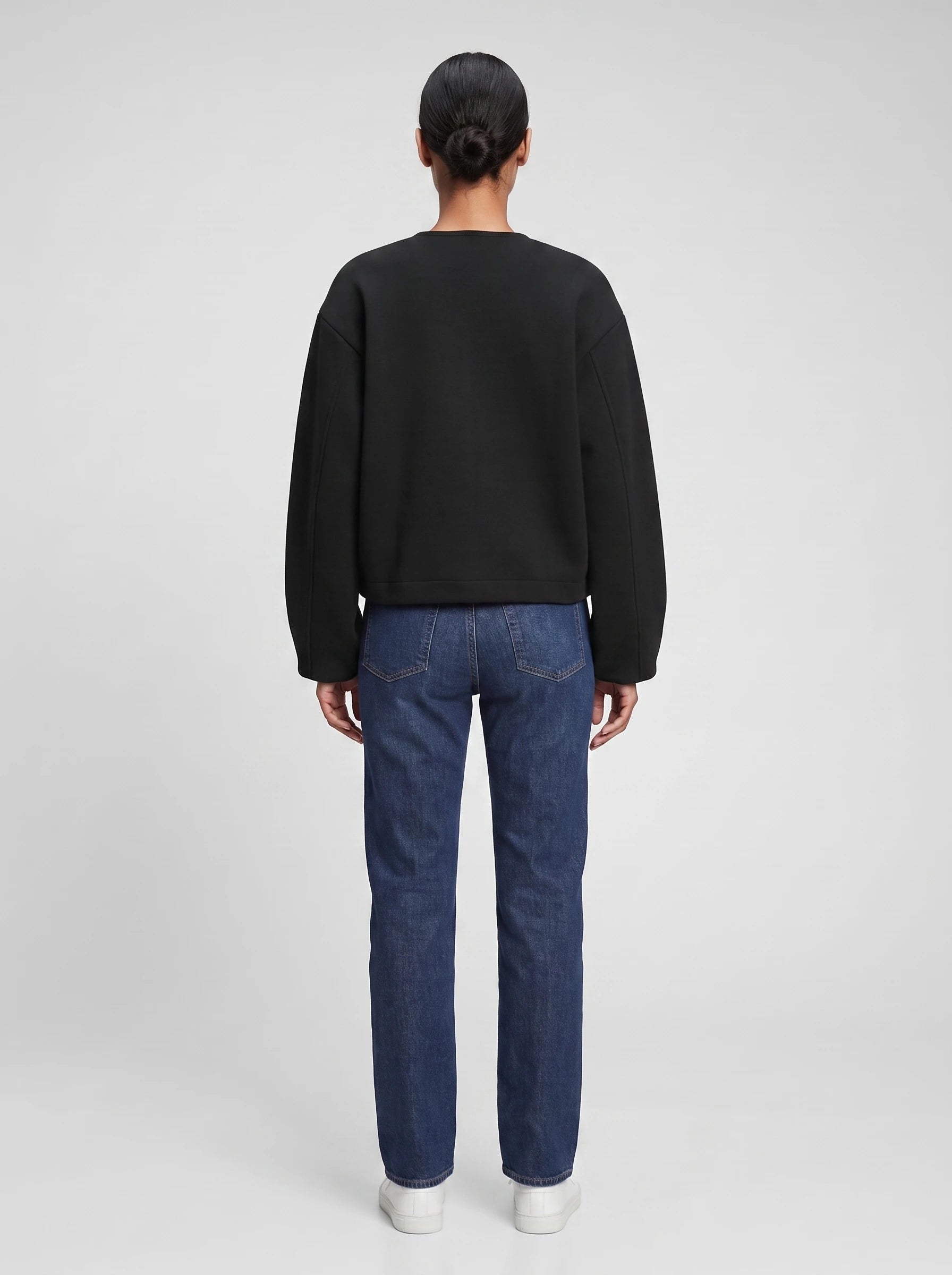 Veste zippée sans col en maille noire Germaine, vue de dos en studio