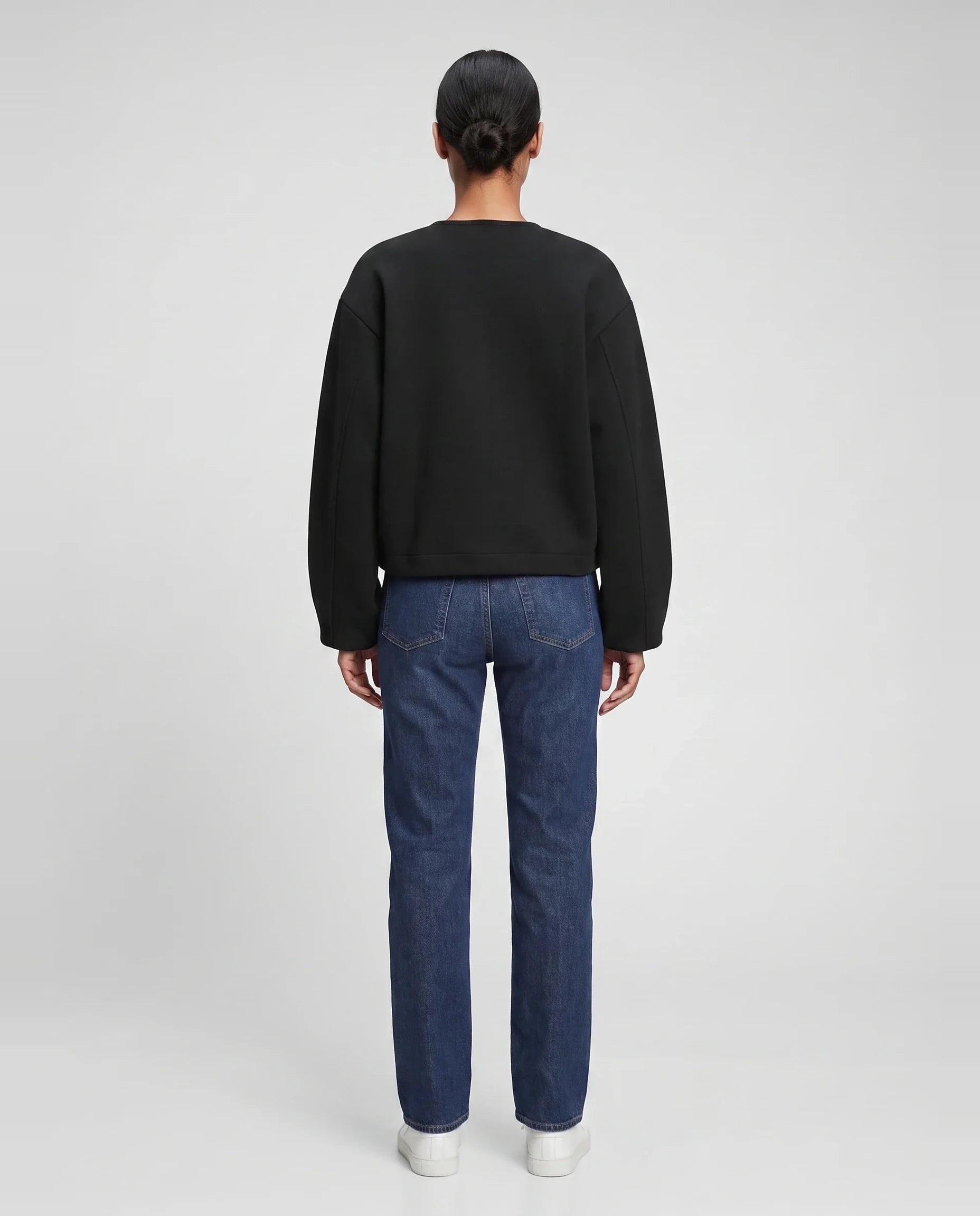 Veste zippée sans col en maille noire Germaine, vue de dos en studio