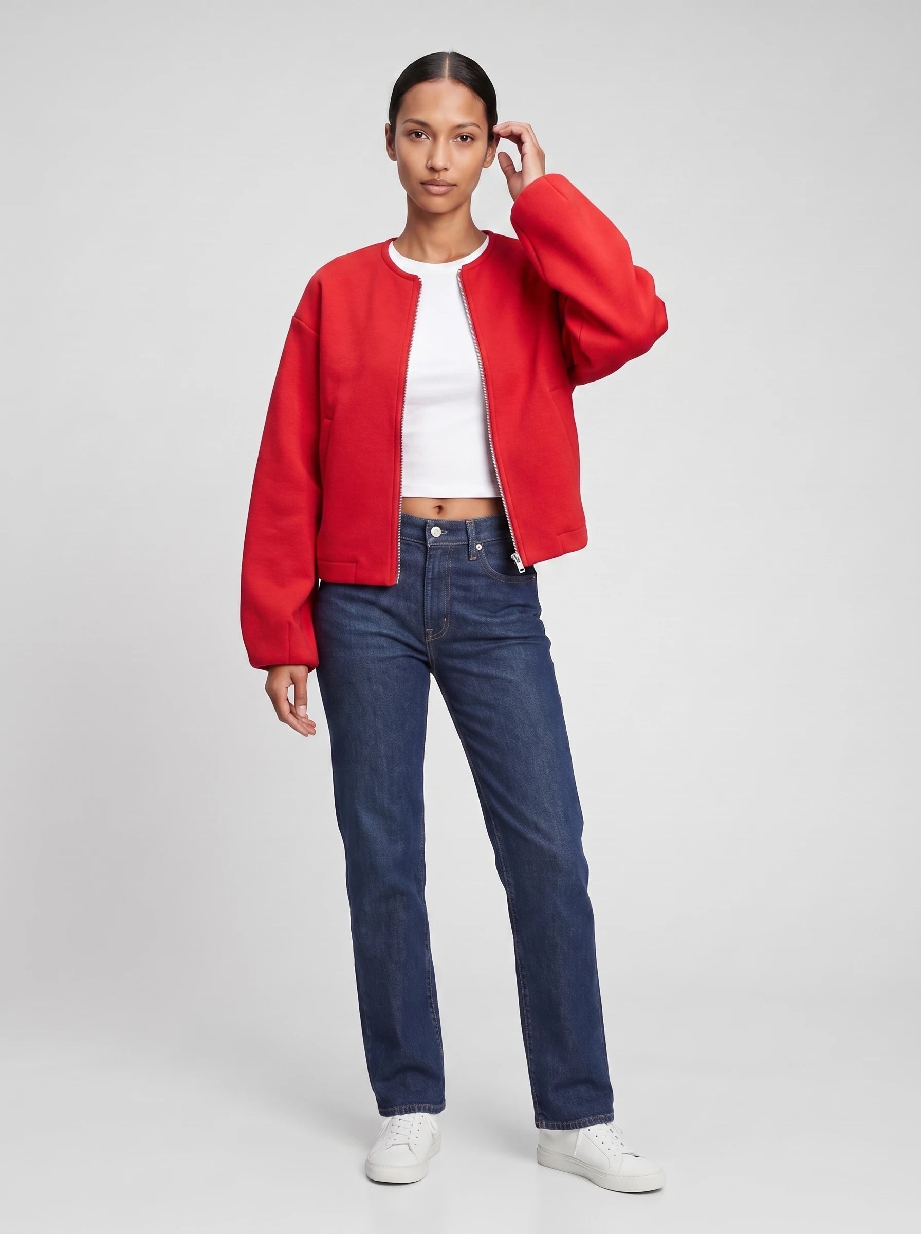 Veste zippée sans col en maille rouge Germaine, vue de face en studio