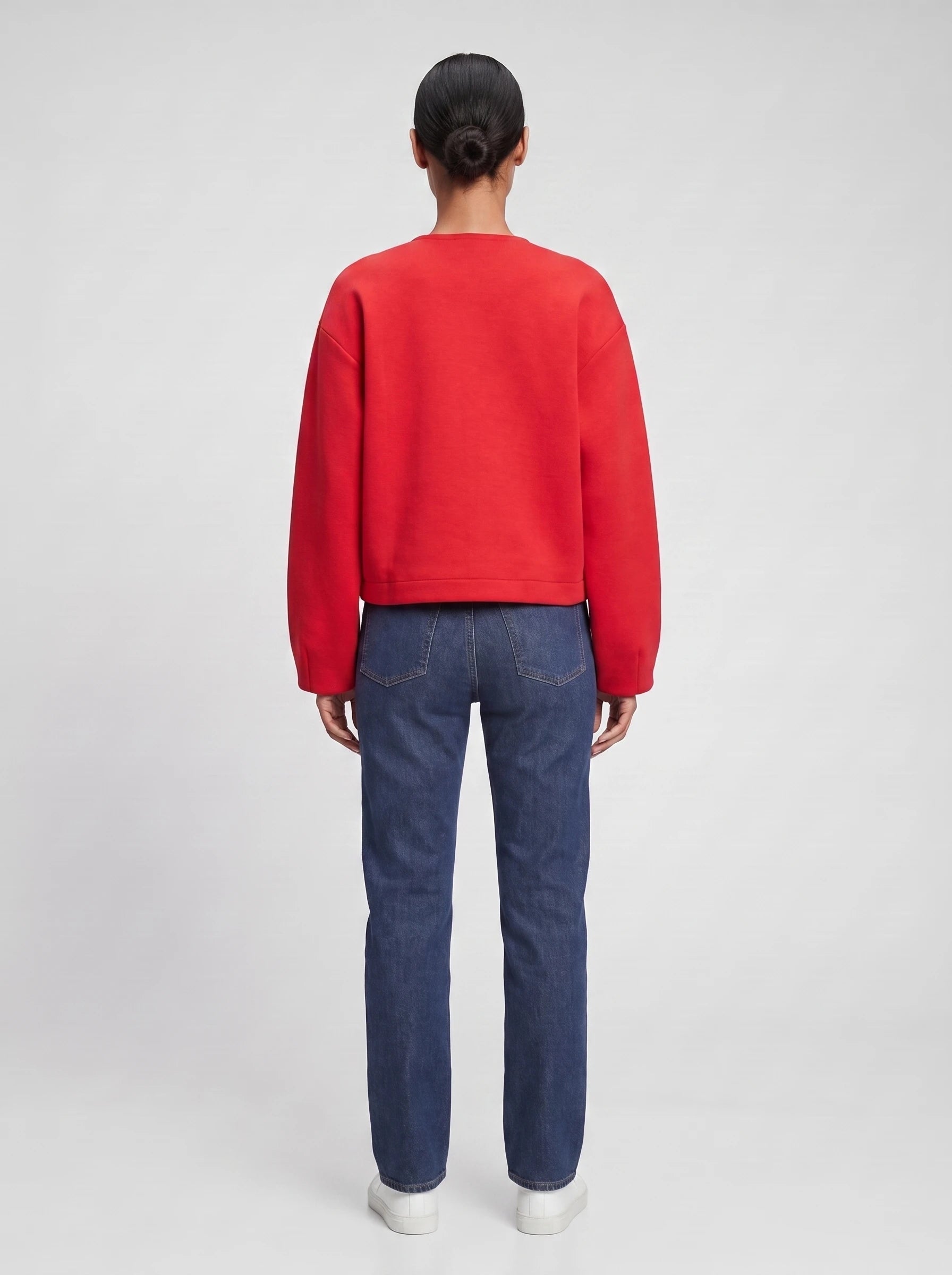 Veste zippée sans col en maille rouge Germaine, vue de dos en studio